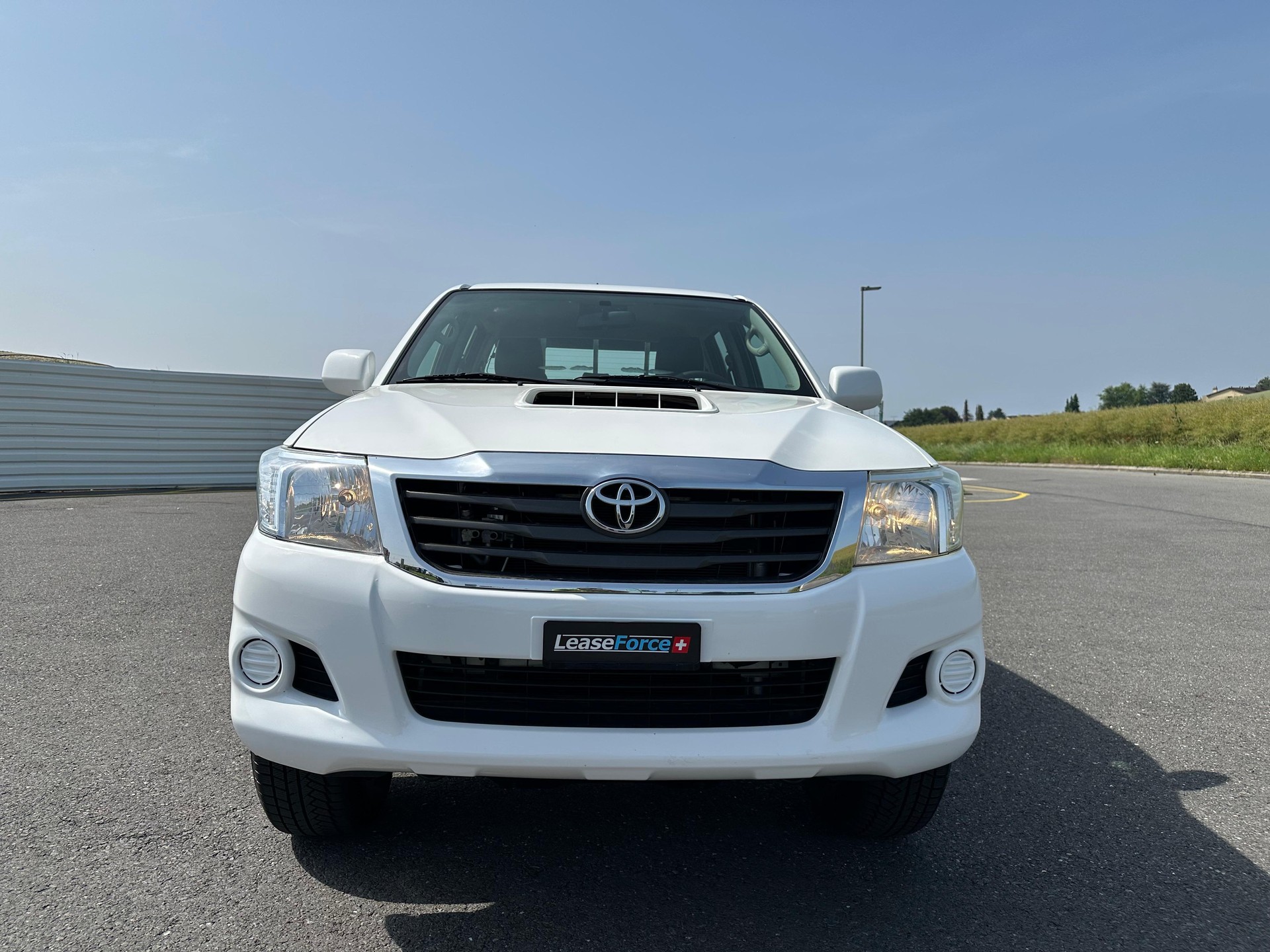 TOYOTA Hilux 2.5D 4WD Double Cab Luna-image-5