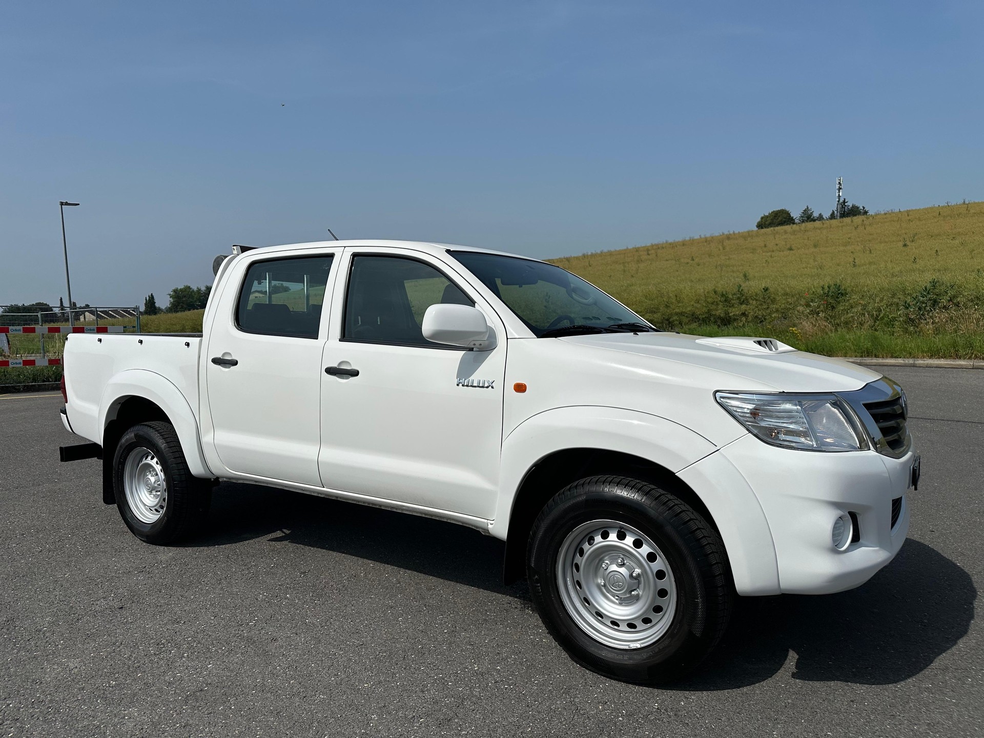 TOYOTA Hilux 2.5D 4WD Double Cab Luna-image-7