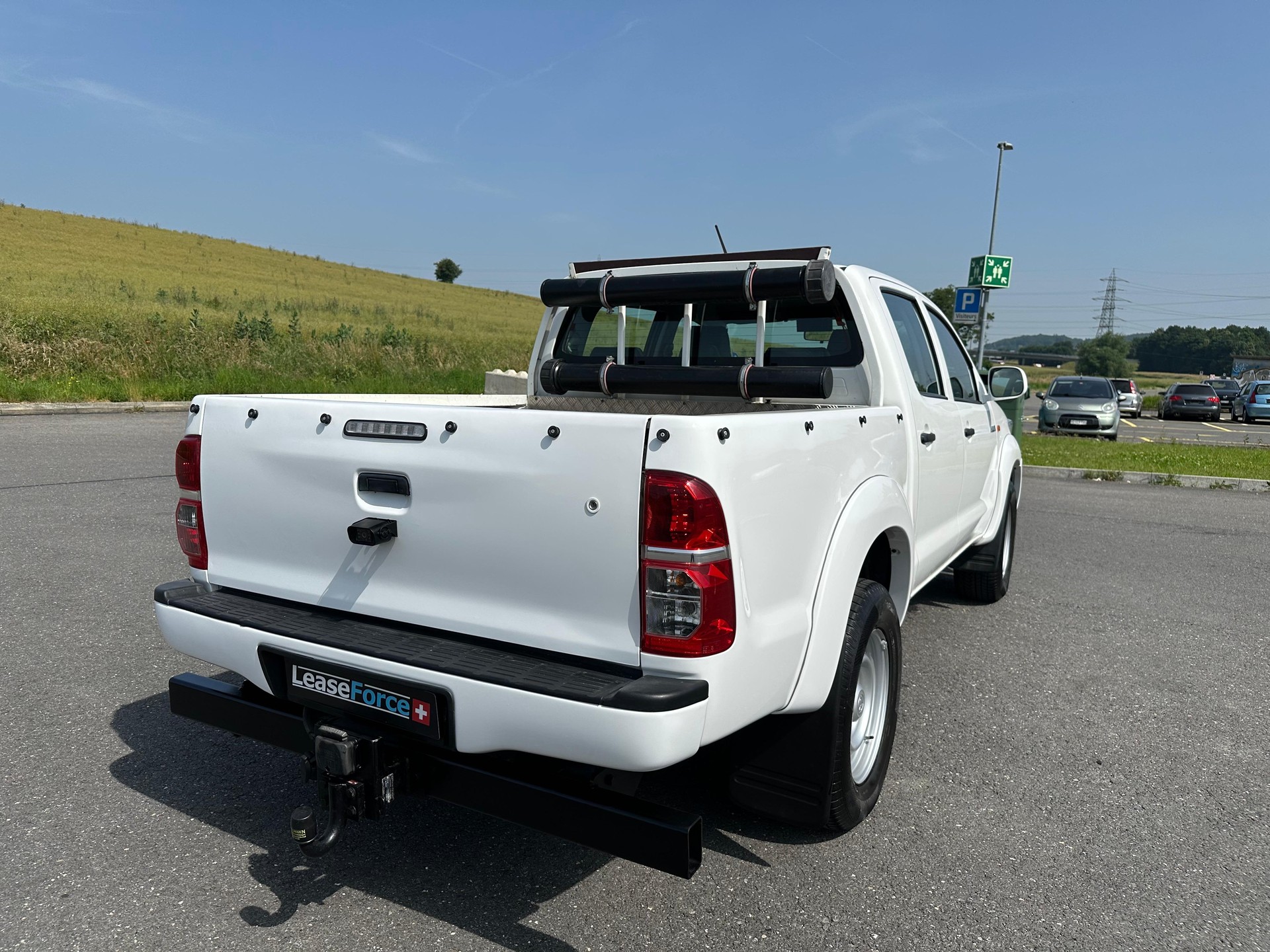 TOYOTA Hilux 2.5D 4WD Double Cab Luna-image-12