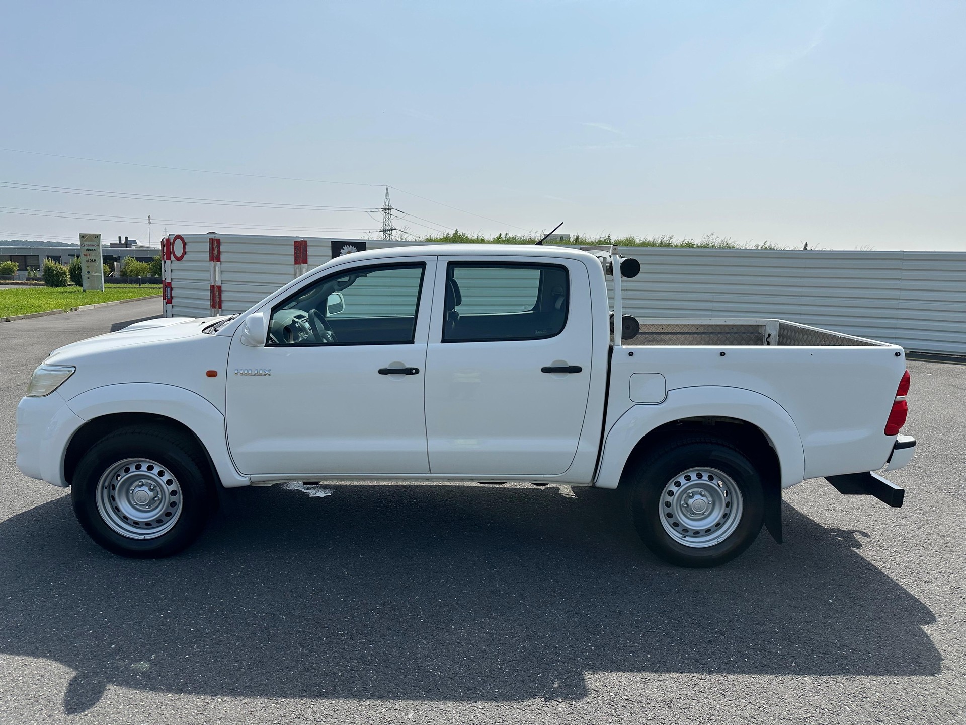 TOYOTA Hilux 2.5D 4WD Double Cab Luna-image-16