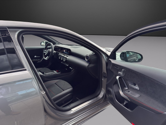 MERCEDES-BENZ A 200 7G-DCT-image-11