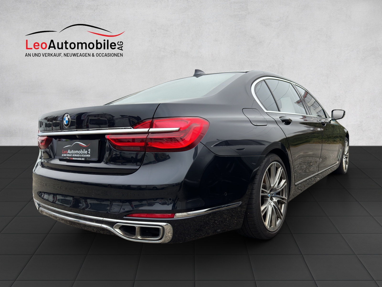 BMW M760Li xDrive Steptronic-image-4