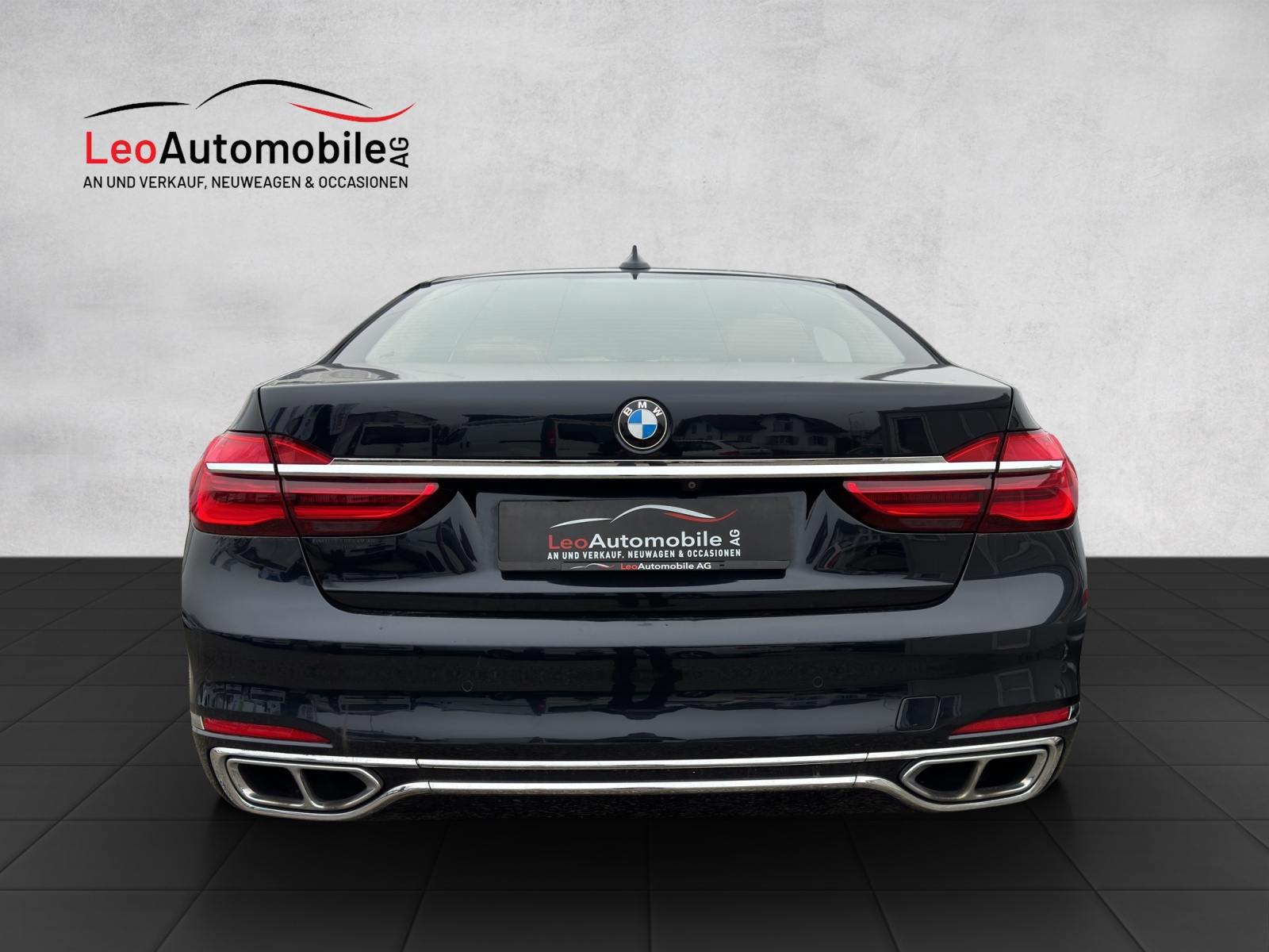 BMW M760Li xDrive Steptronic-showroom-element-3