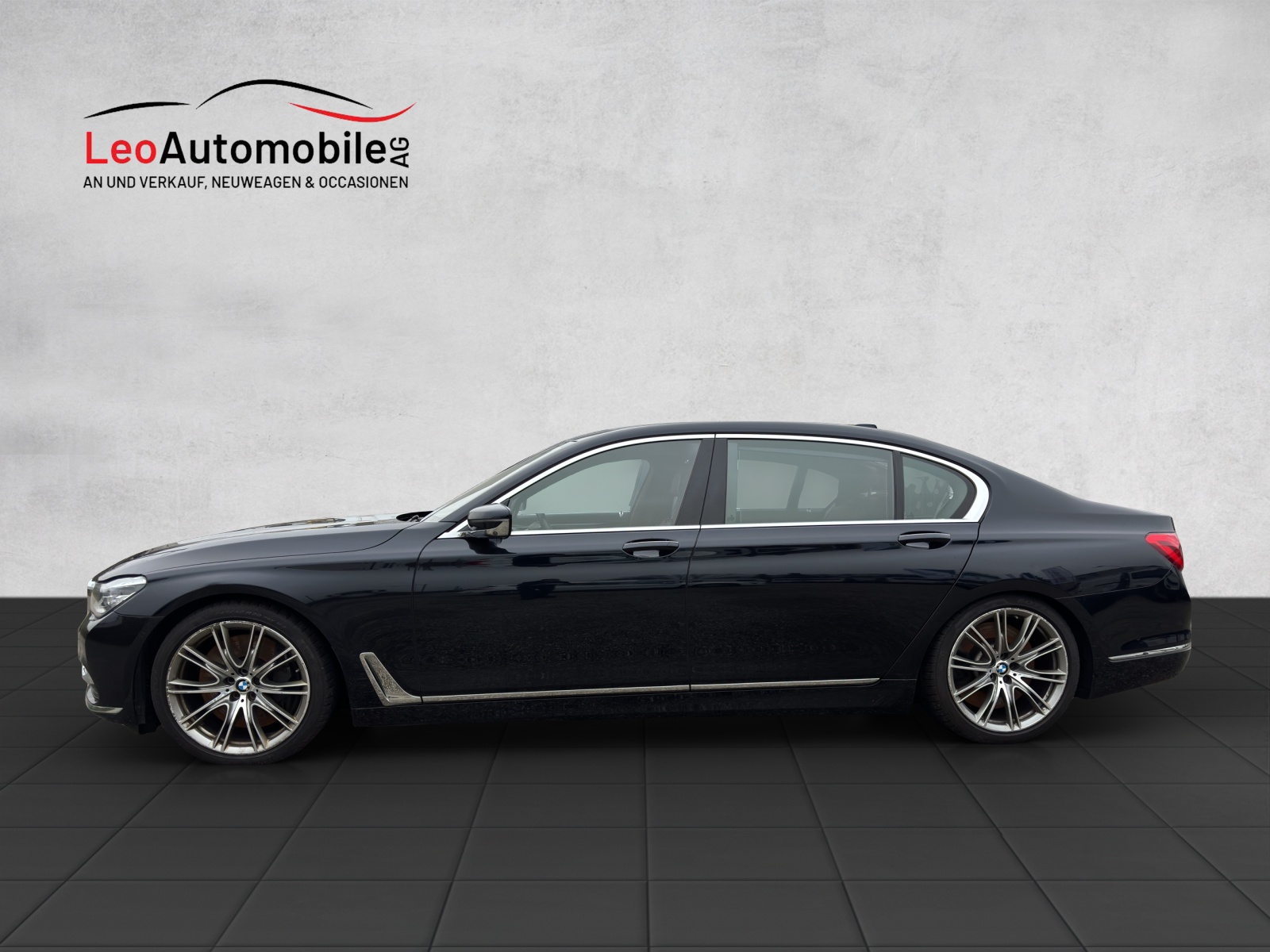 BMW M760Li xDrive Steptronic-showroom-element-1