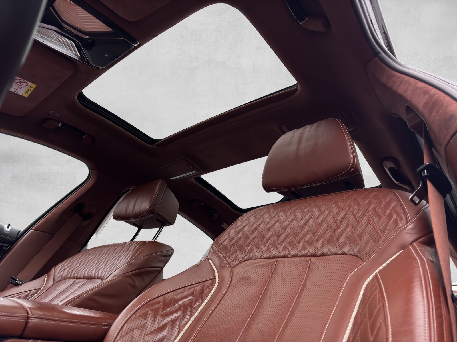 BMW M760Li xDrive Steptronic-image-15