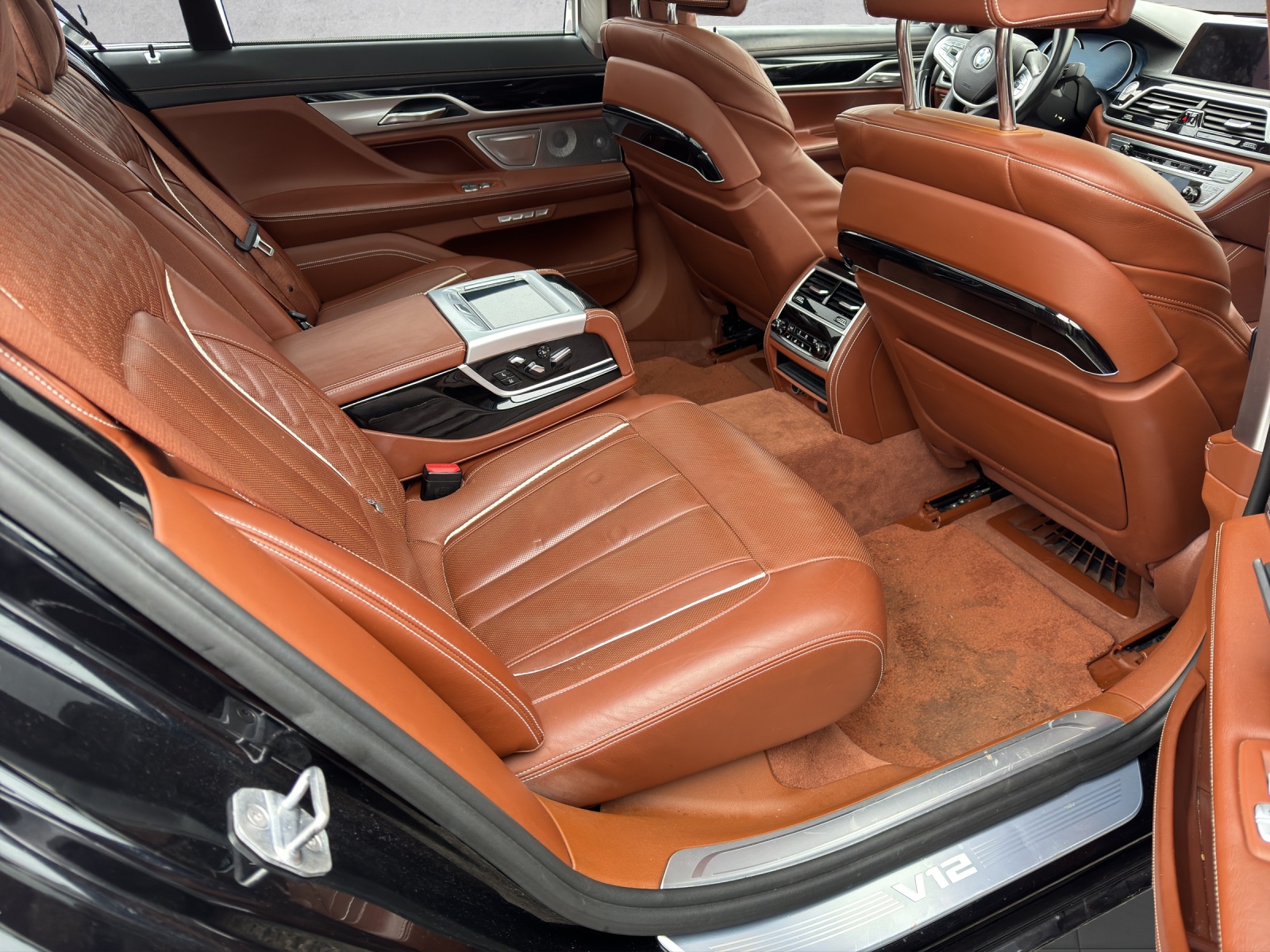 BMW M760Li xDrive Steptronic-image-14
