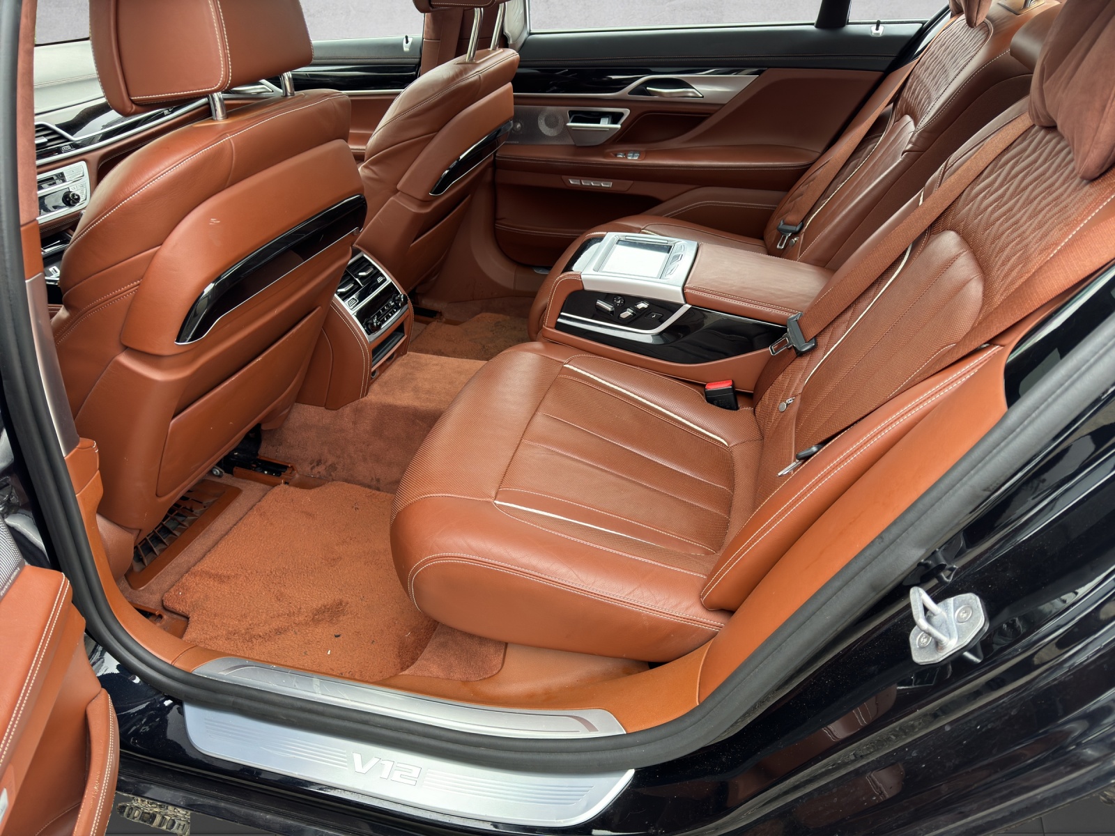 BMW M760Li xDrive Steptronic-image-9