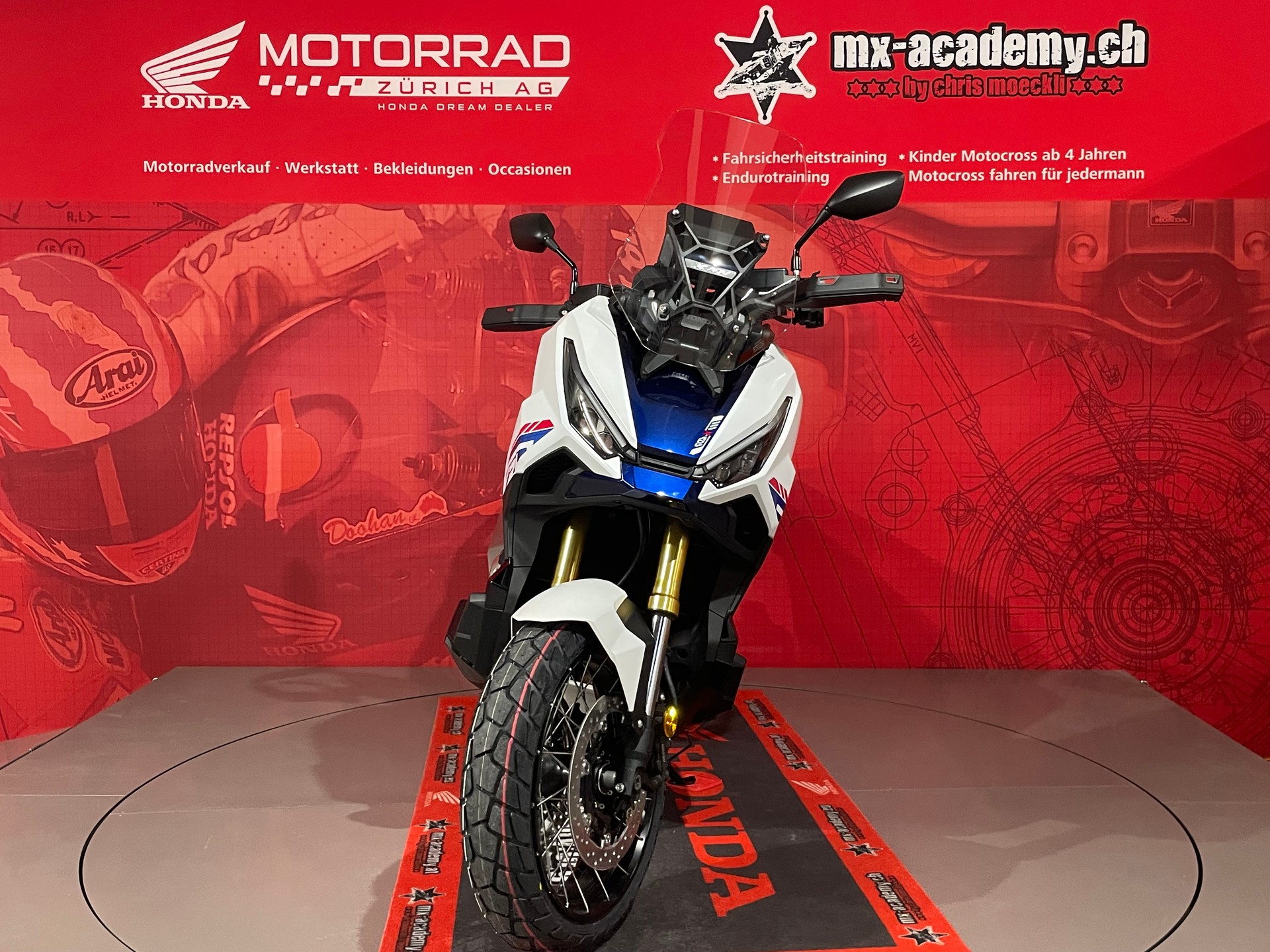 HONDA *X-ADV 750**Modell 2026**Special Edition**Matte Pearl White*-image-3