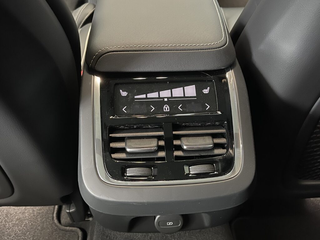 VOLVO V60 2.0 B4 Ultra Bright-image-9
