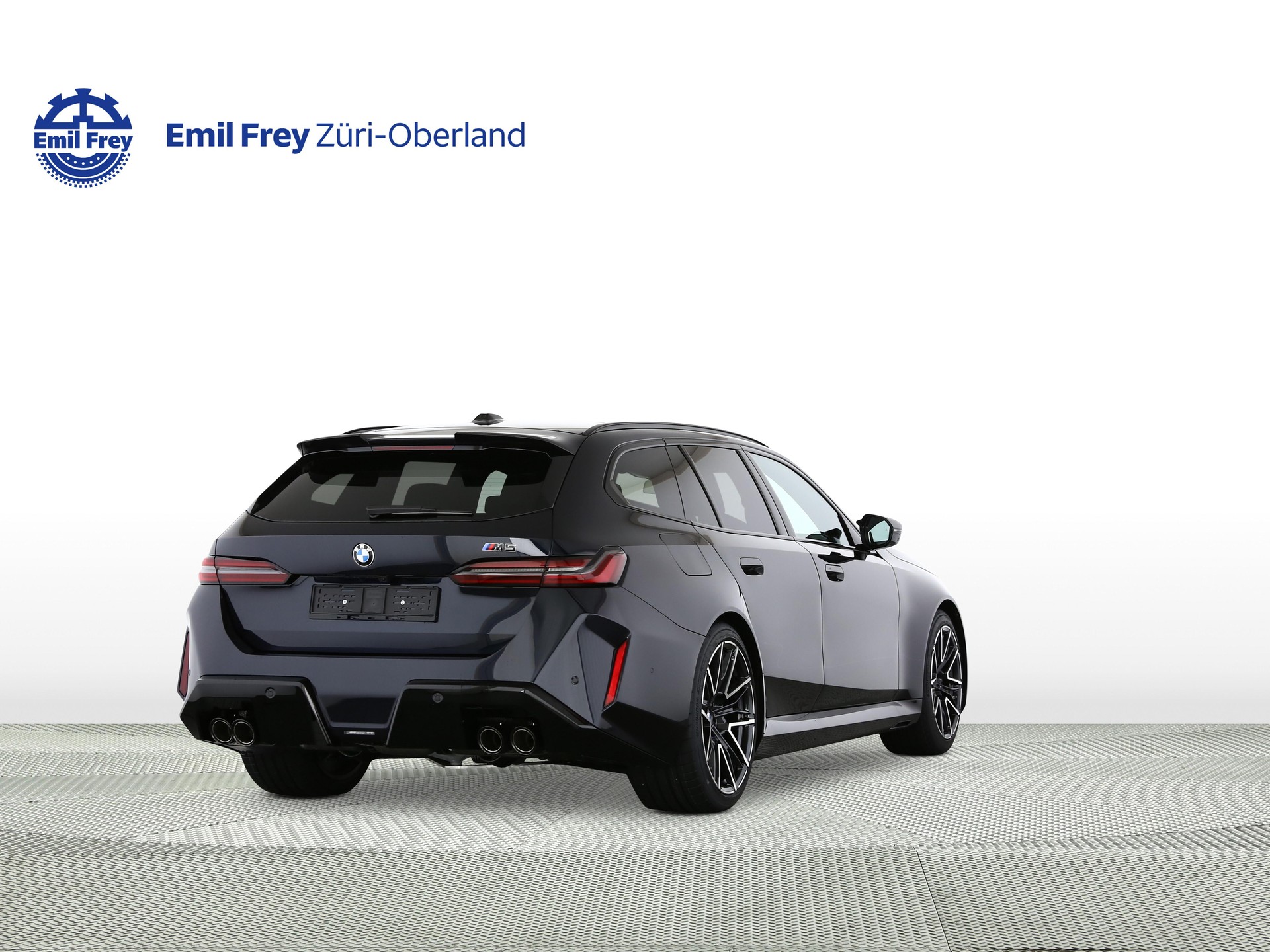 BMW M5 xDrive Touring-showroom-element-2