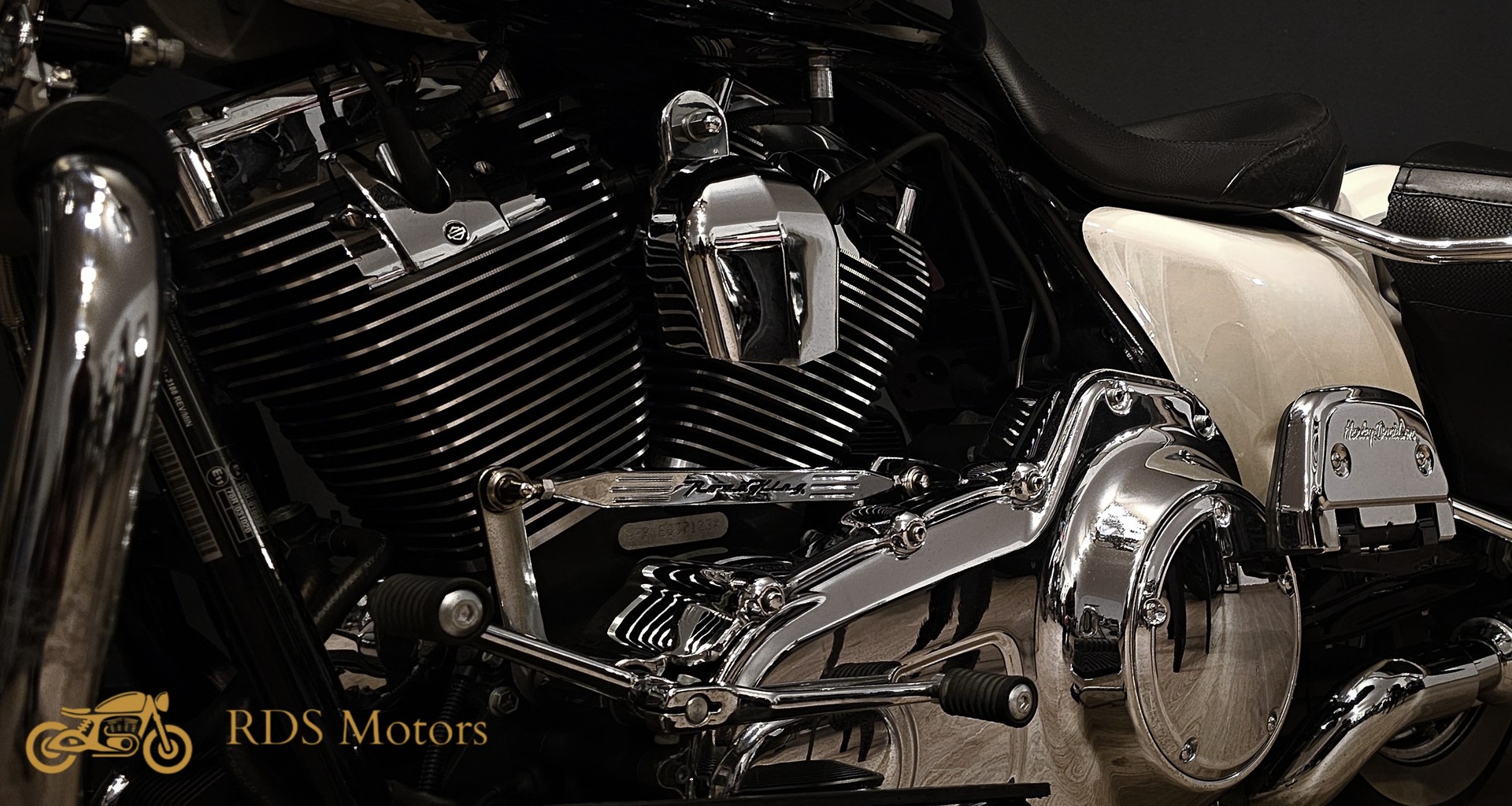 HARLEY-DAVIDSON FLHRC Road King Classic 103 ABS-image-9