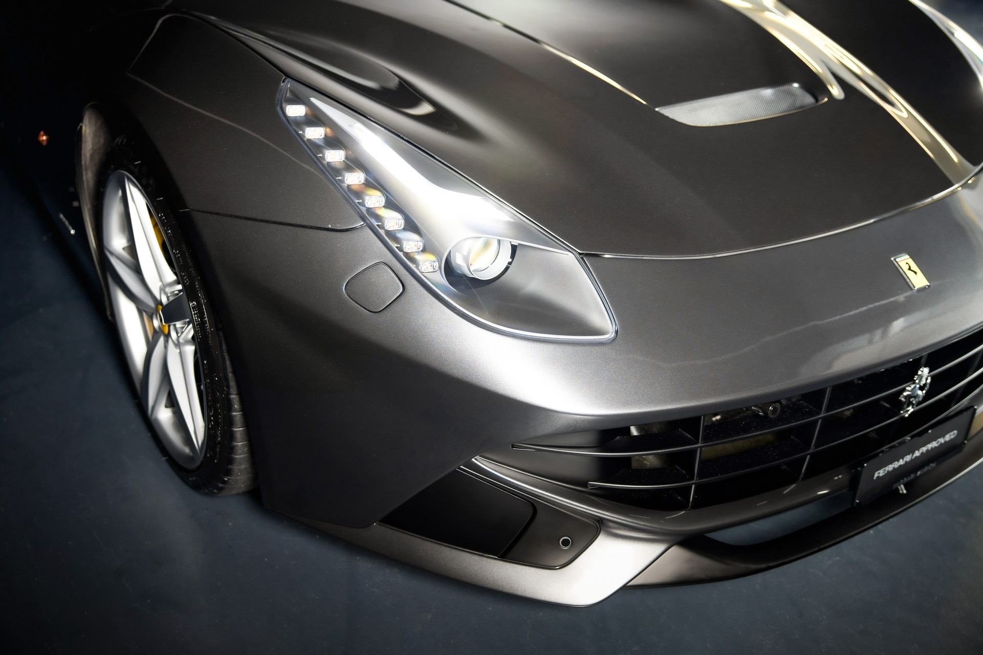 FERRARI F12 Berlinetta-image-8