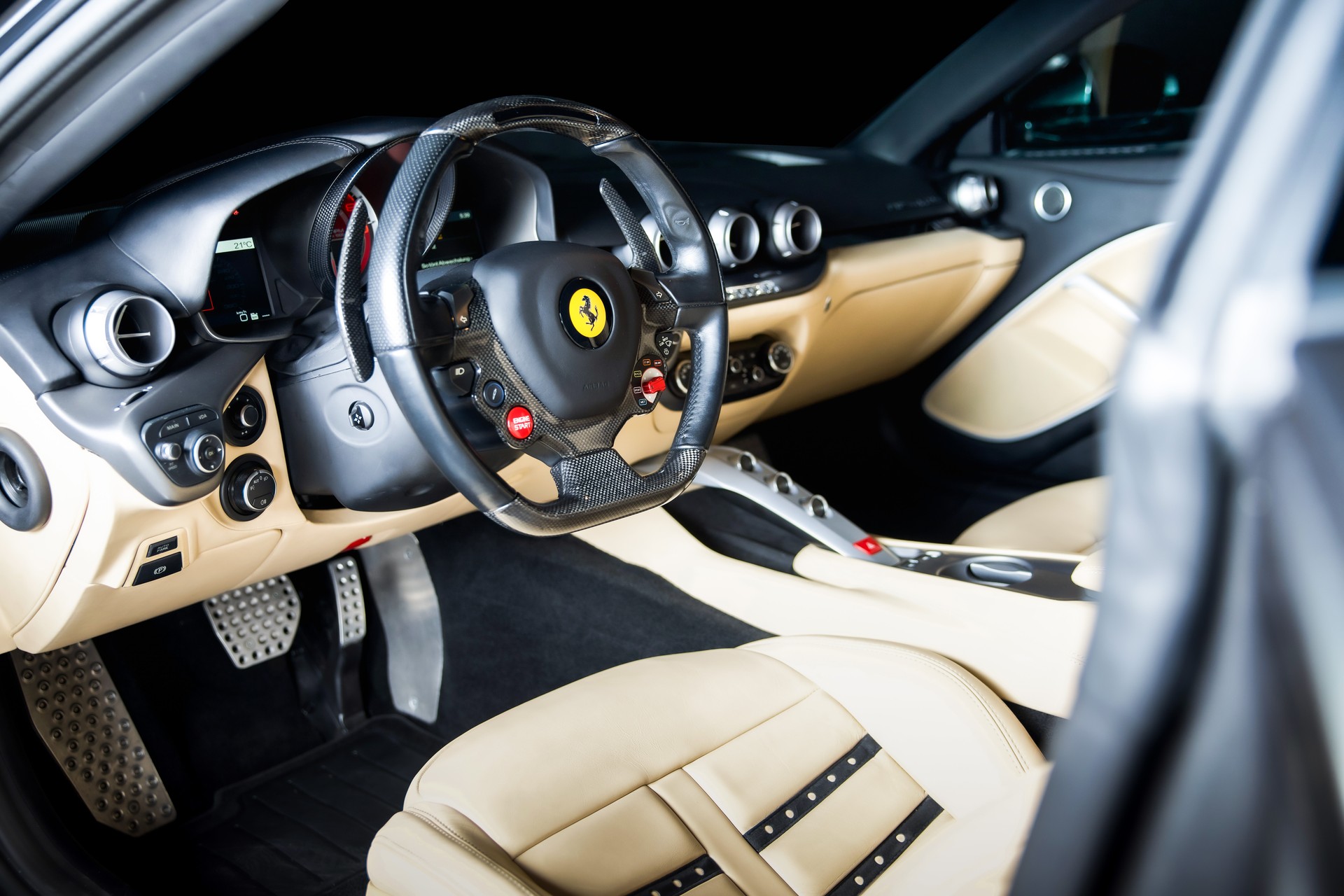 FERRARI F12 Berlinetta-image-13