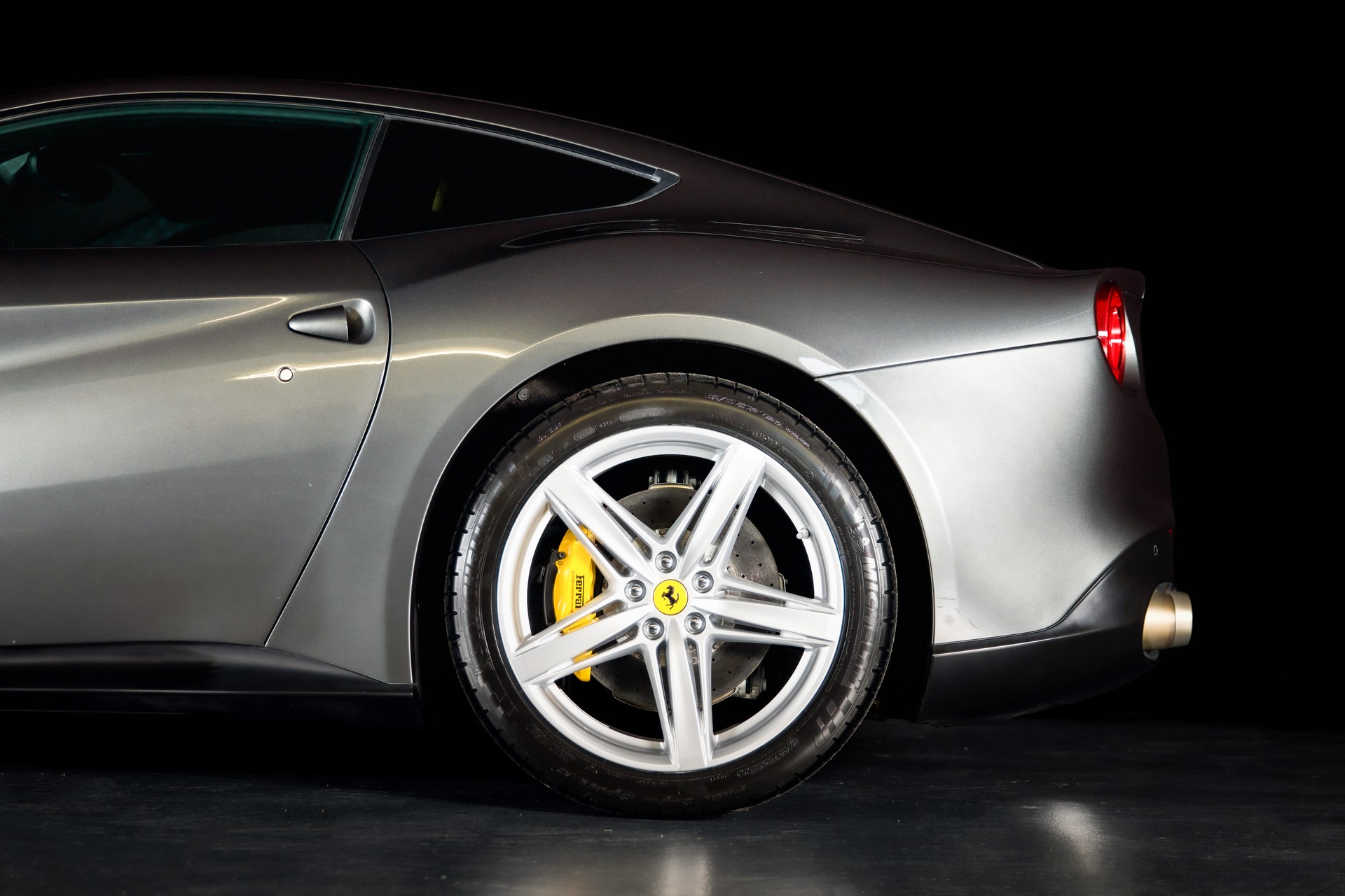 FERRARI F12 Berlinetta-image-5