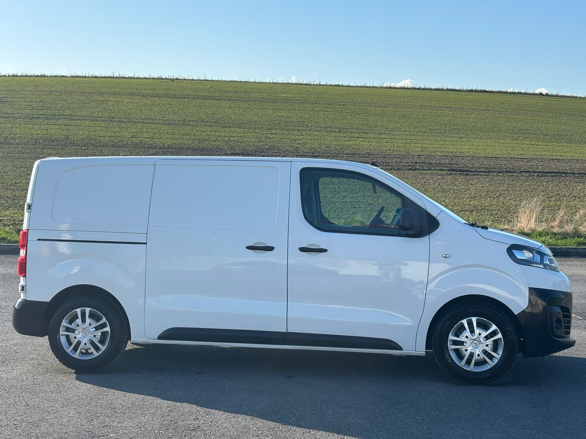 CITROEN Jumpy 1.6 BlueHDi 95 M Komfort-image-9