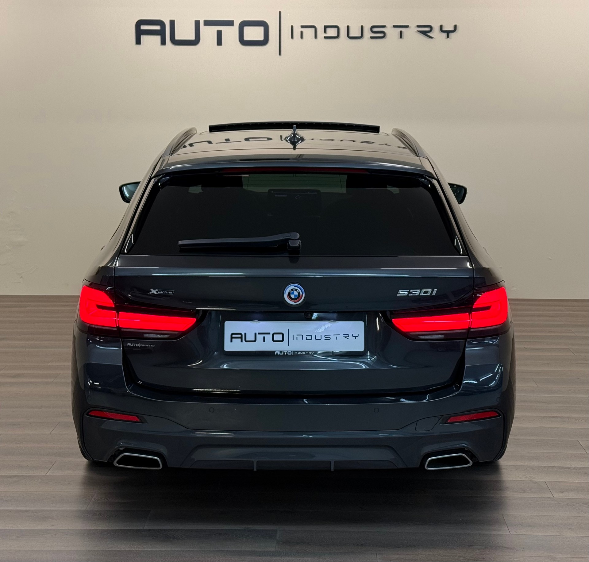 BMW 530i xDrive 48V Touring M Sport Pro Steptronic-image-8