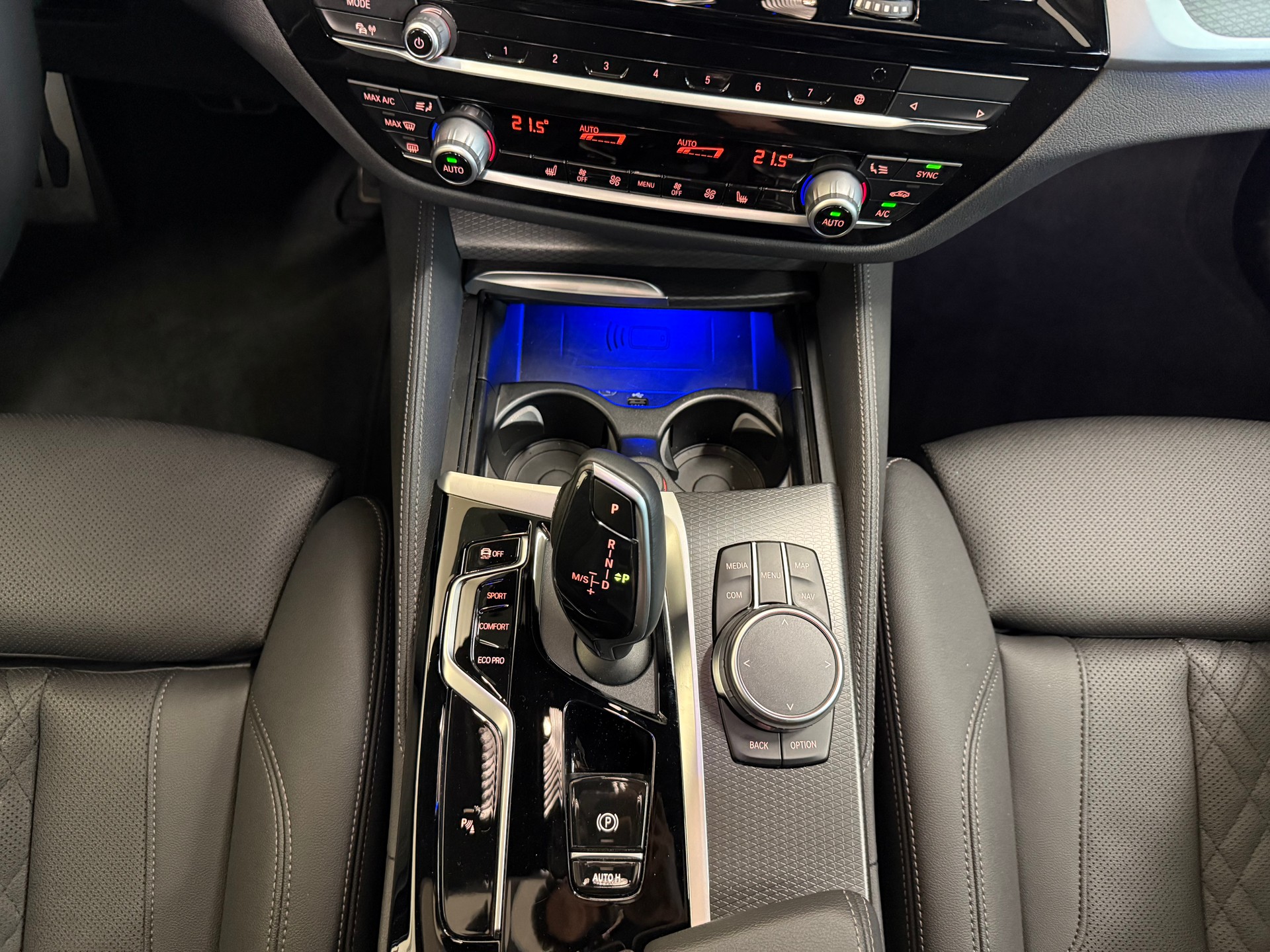 BMW 530i xDrive 48V Touring M Sport Pro Steptronic-image-23