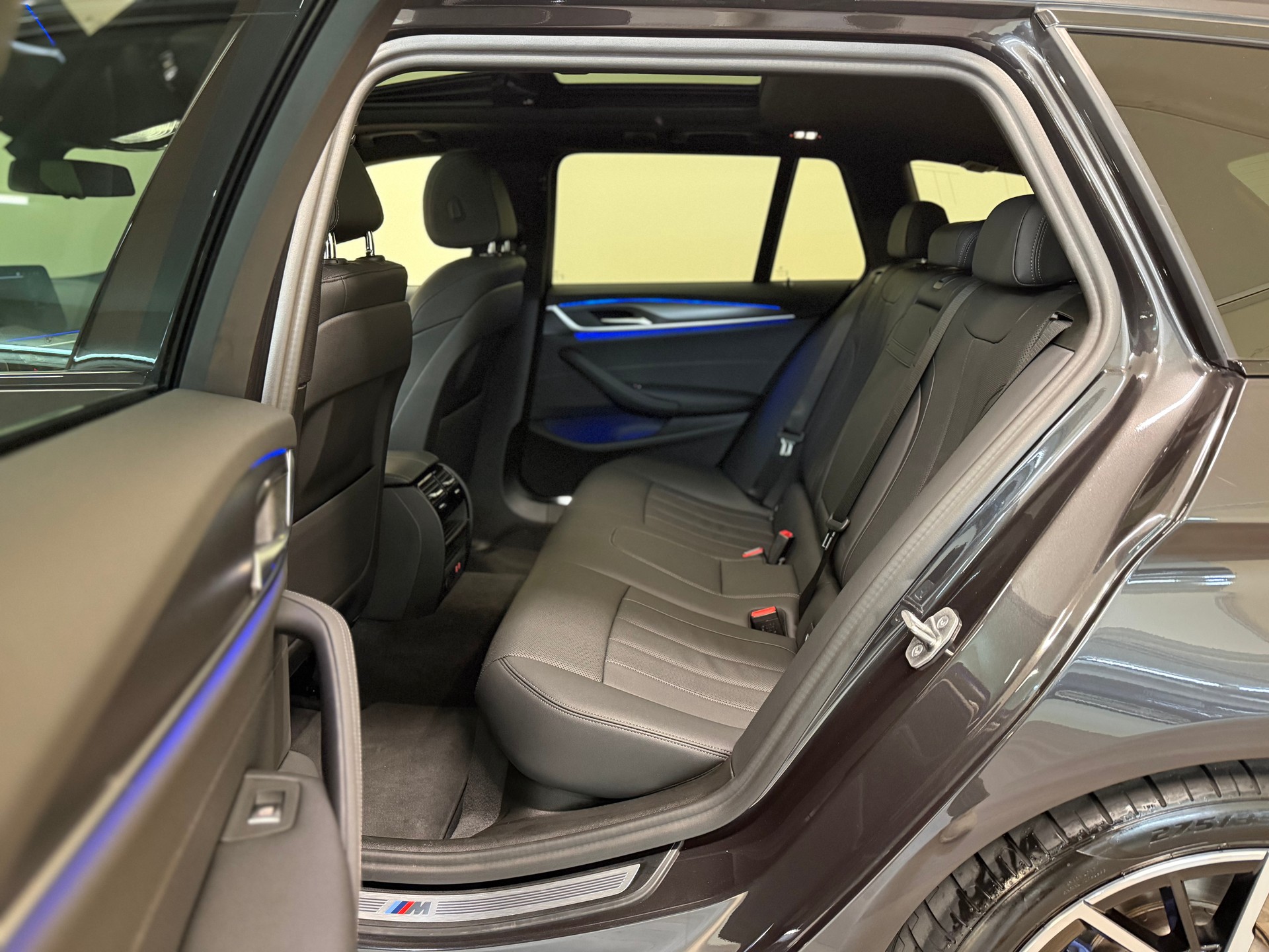 BMW 530i xDrive 48V Touring M Sport Pro Steptronic-image-15