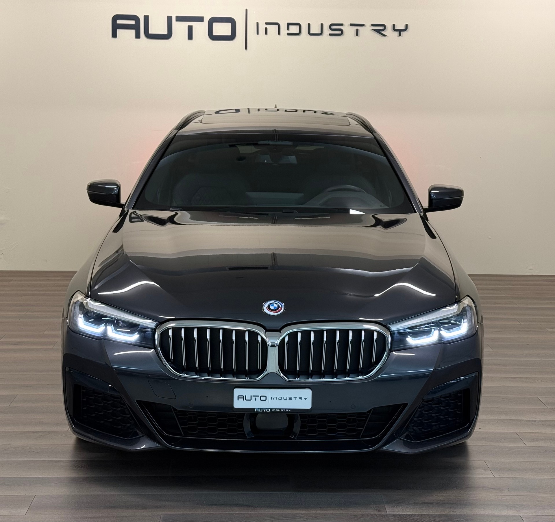 BMW 530i xDrive 48V Touring M Sport Pro Steptronic-image-6