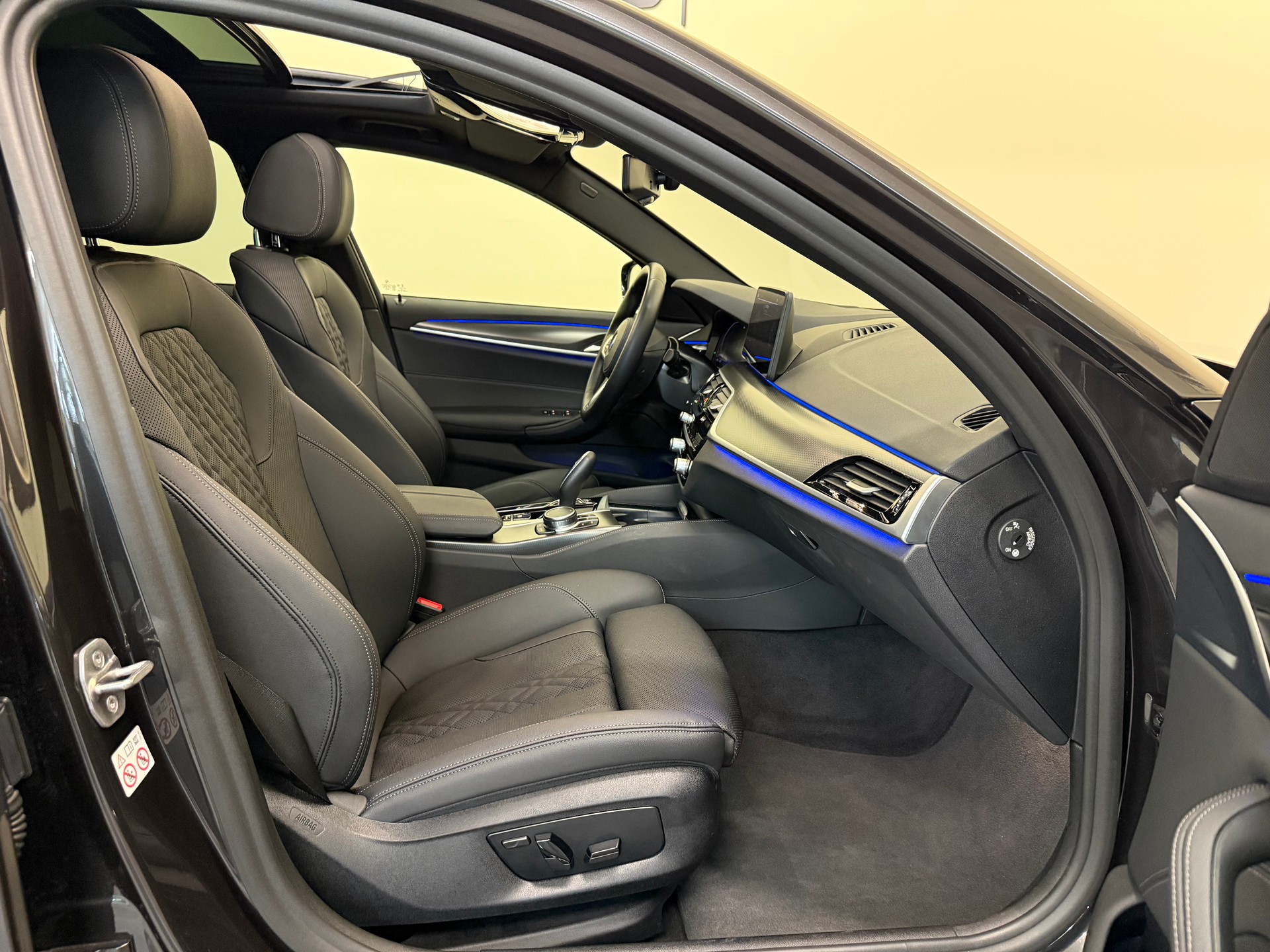 BMW 530i xDrive 48V Touring M Sport Pro Steptronic-image-25