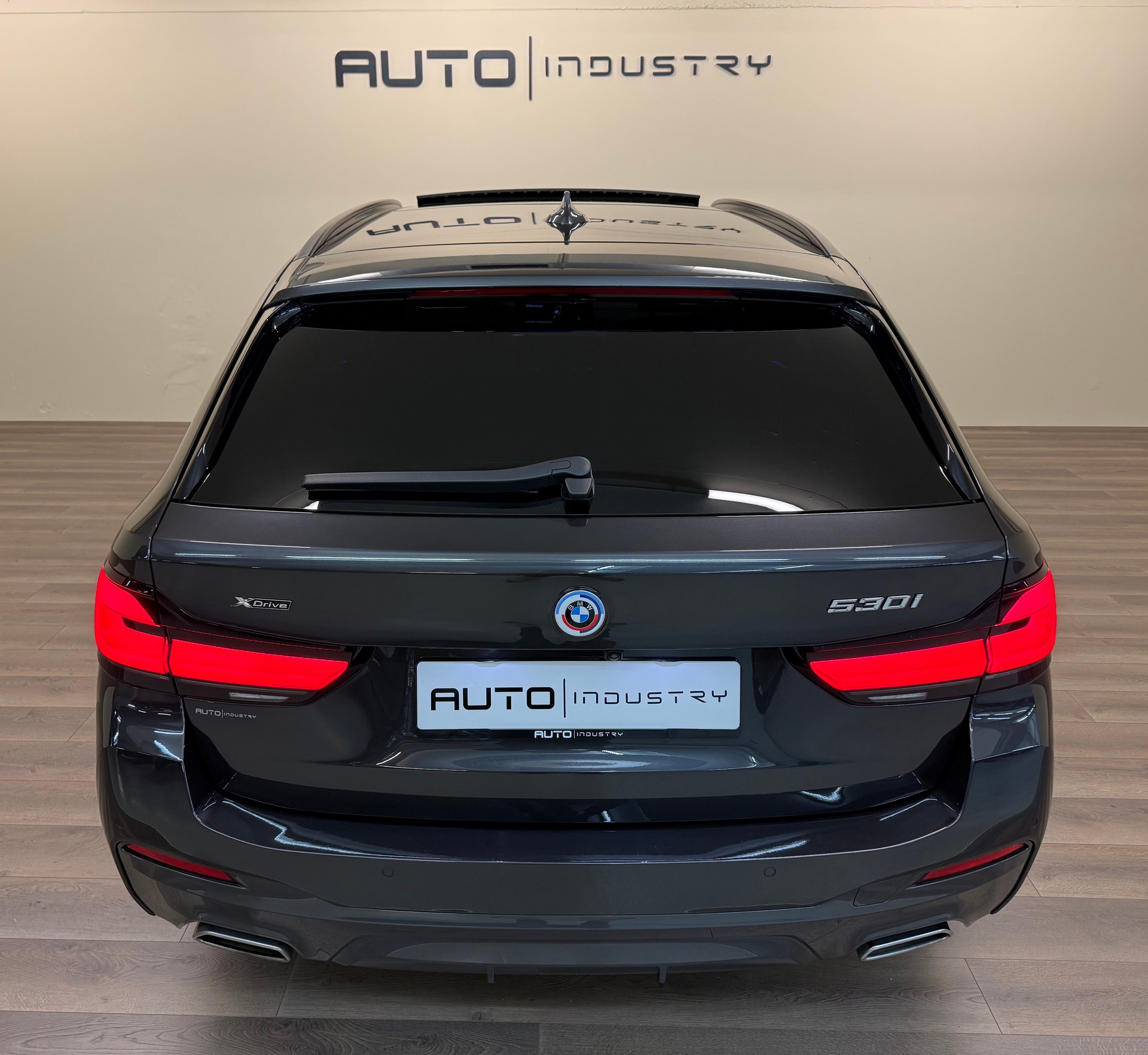 BMW 530i xDrive 48V Touring M Sport Pro Steptronic-image-9