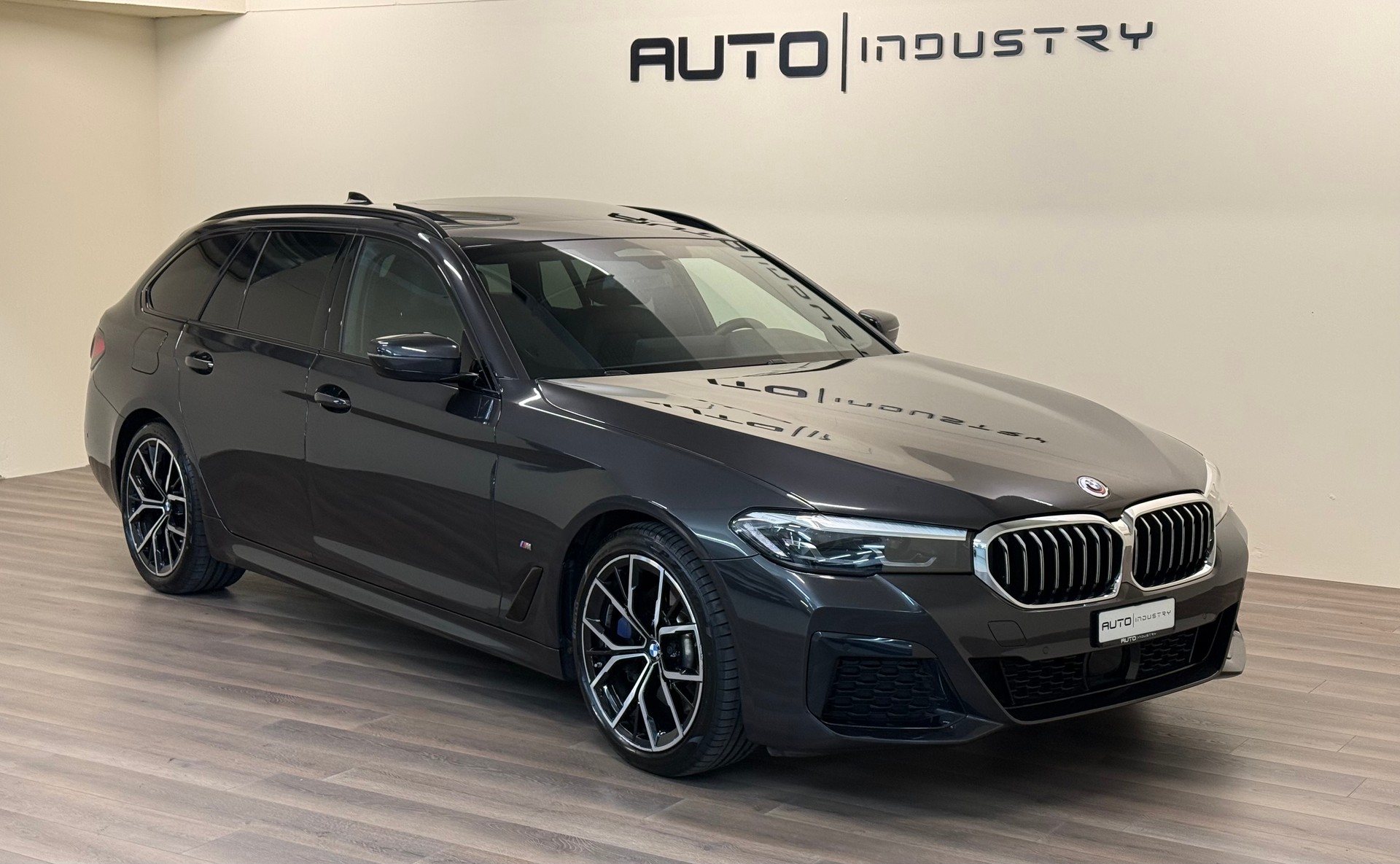 BMW 530i xDrive 48V Touring M Sport Pro Steptronic-image-5