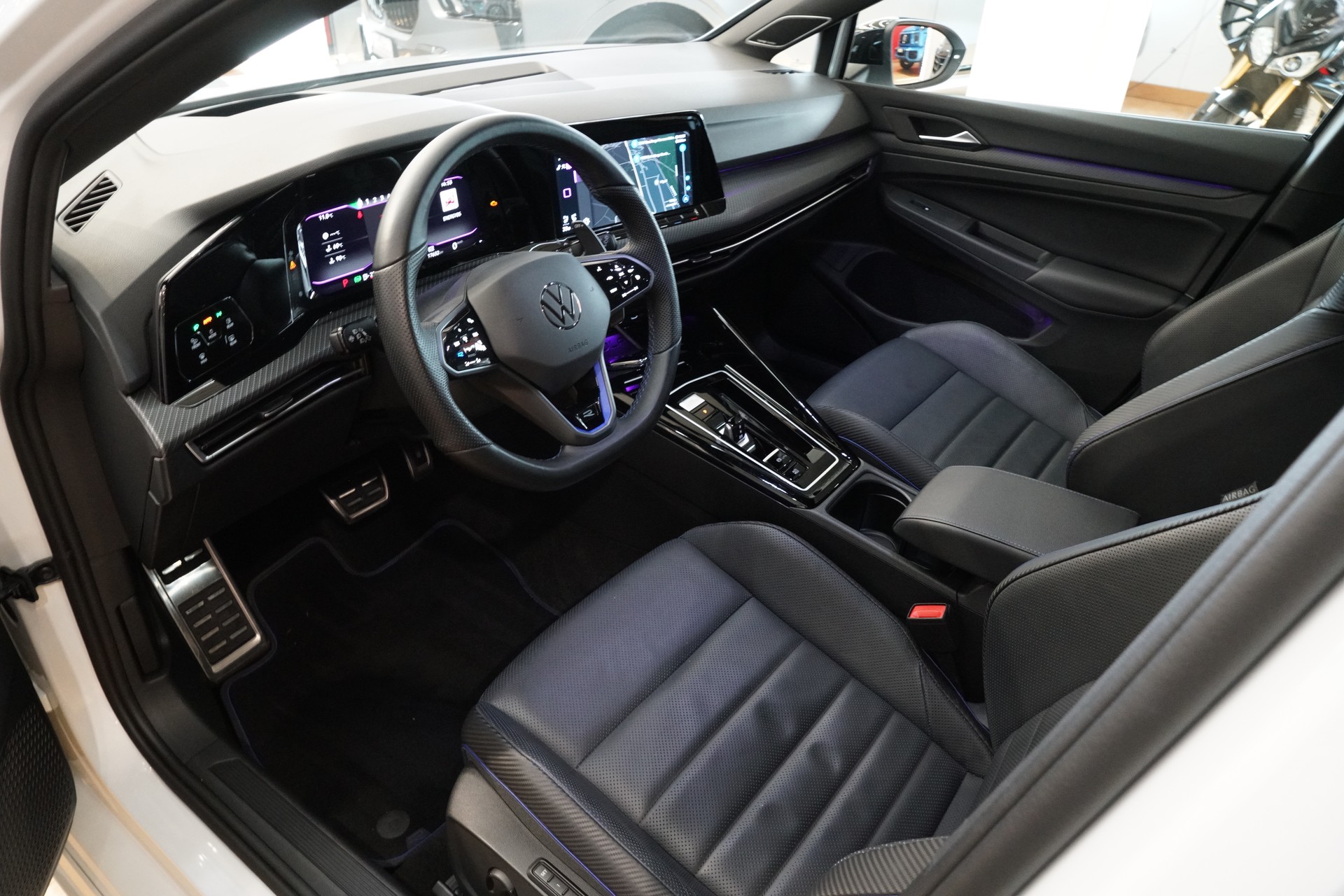 VW Golf Variant 2.0 TSI R DSG 4Motion R-Performancepaket 270 km/h-image-10