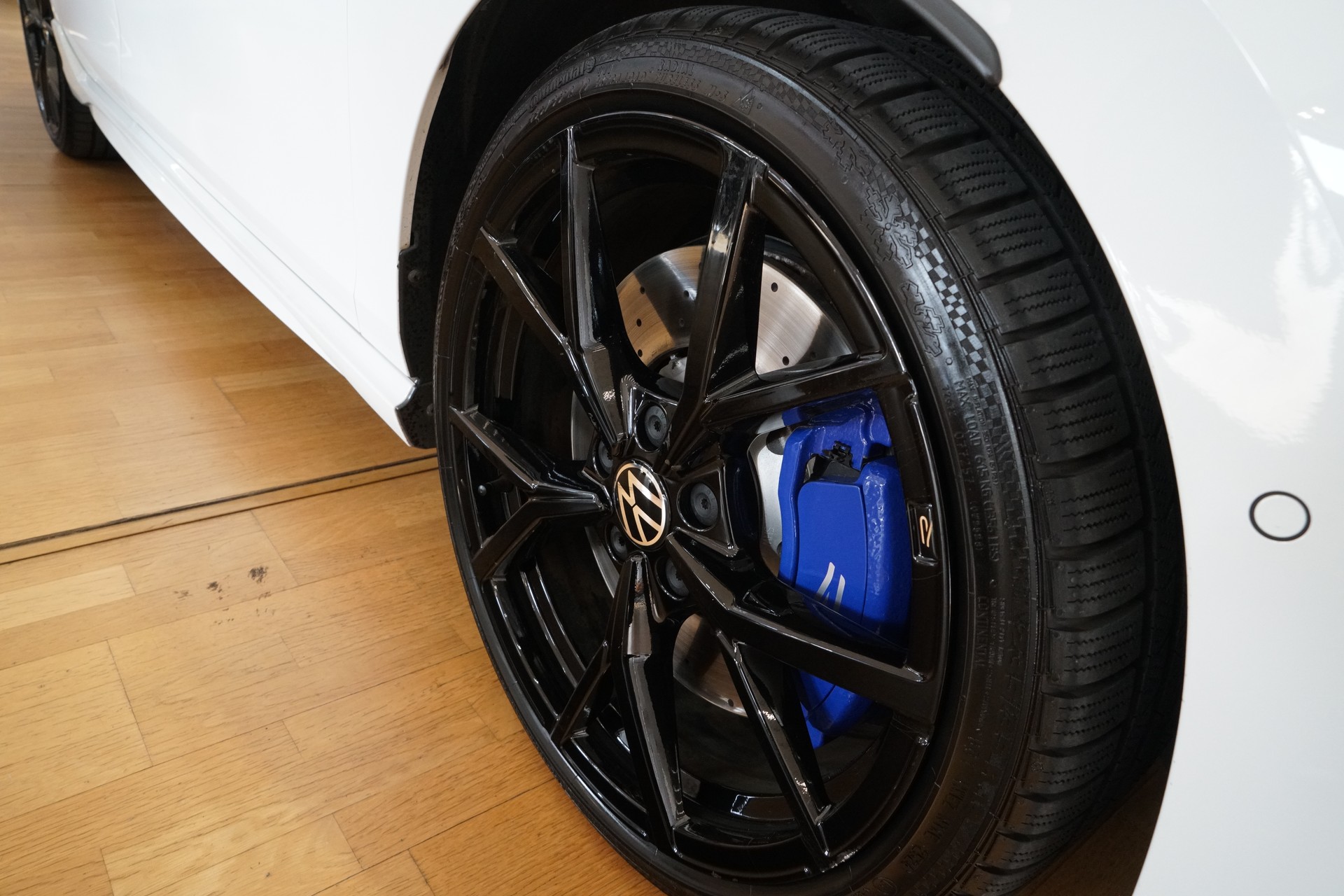 VW Golf Variant 2.0 TSI R DSG 4Motion R-Performancepaket 270 km/h-showroom-element-3