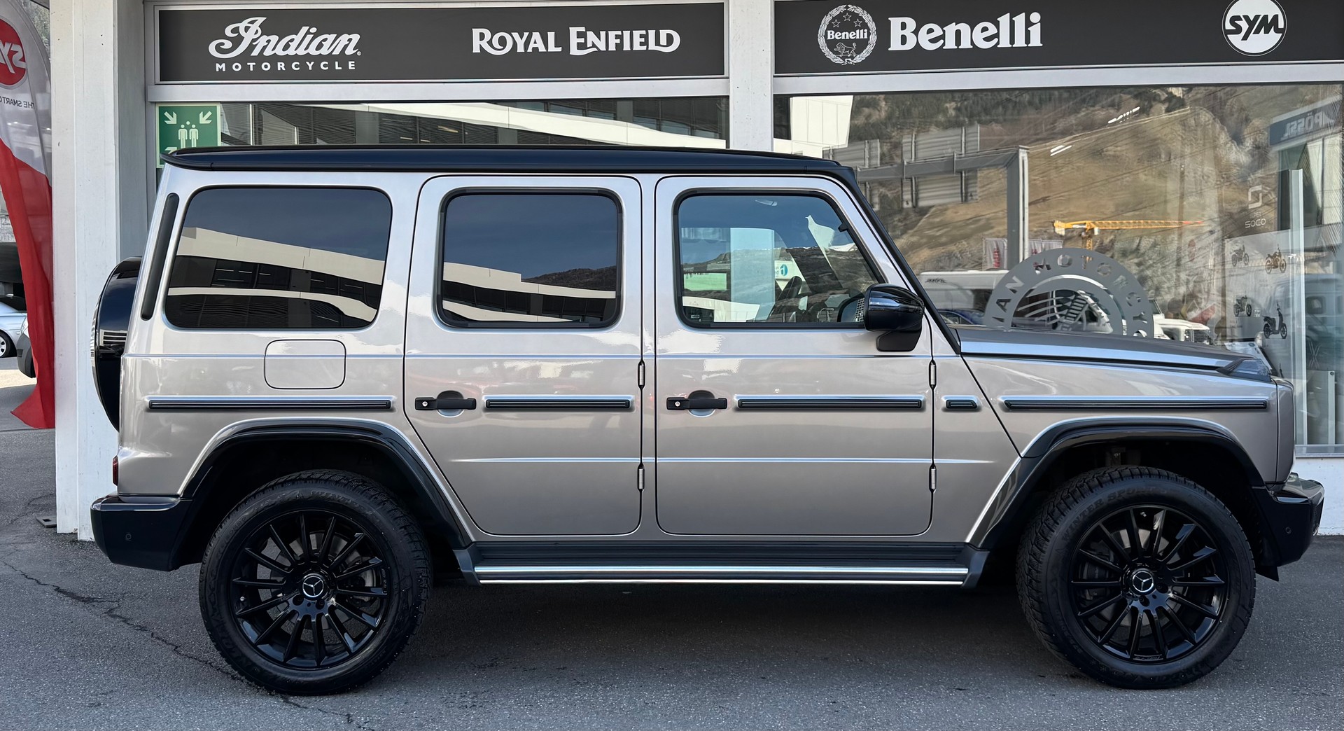 MERCEDES-BENZ G 500 AMG Line 9G-Tronic-showroom-element-1