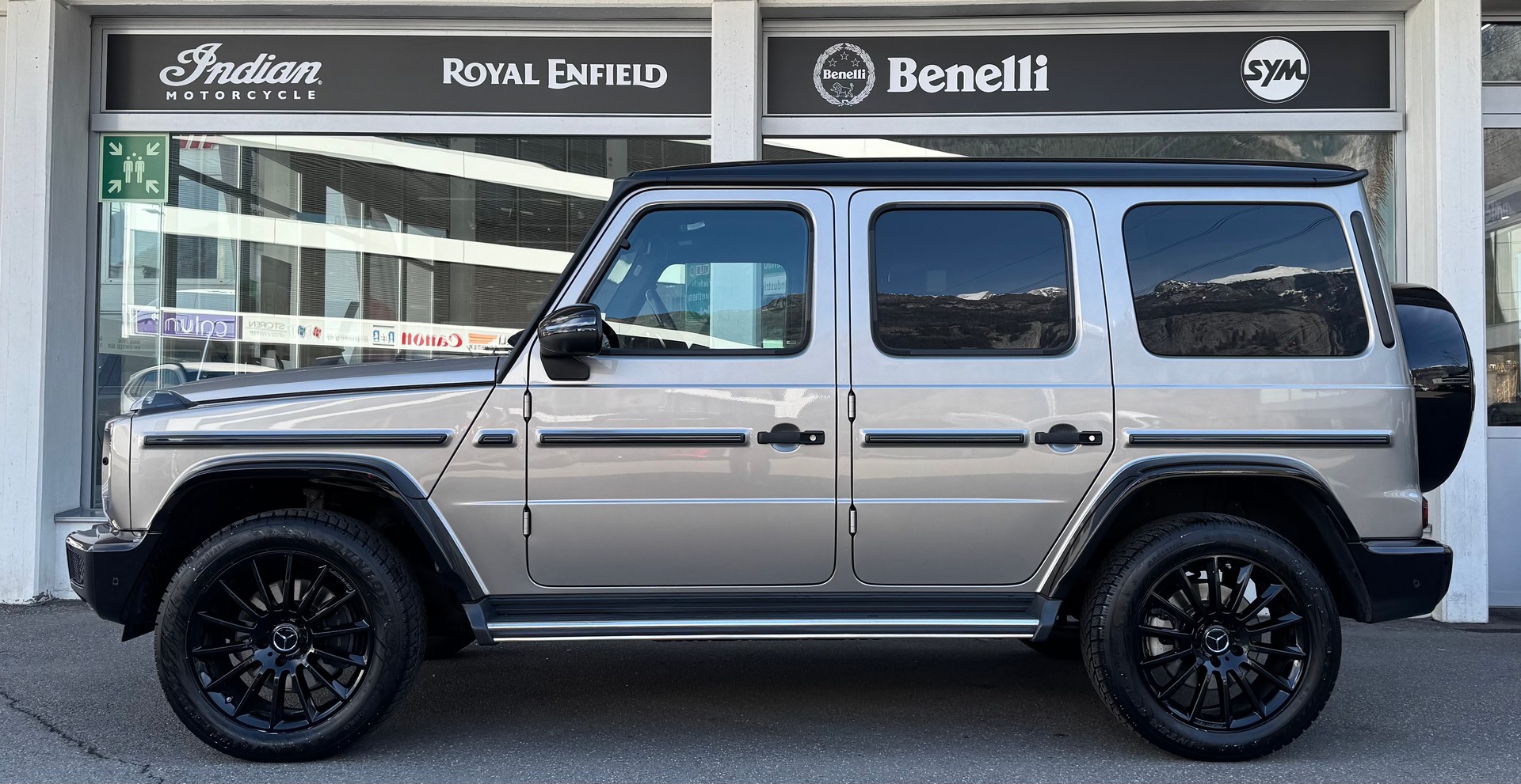 MERCEDES-BENZ G 500 AMG Line 9G-Tronic-showroom-element-2