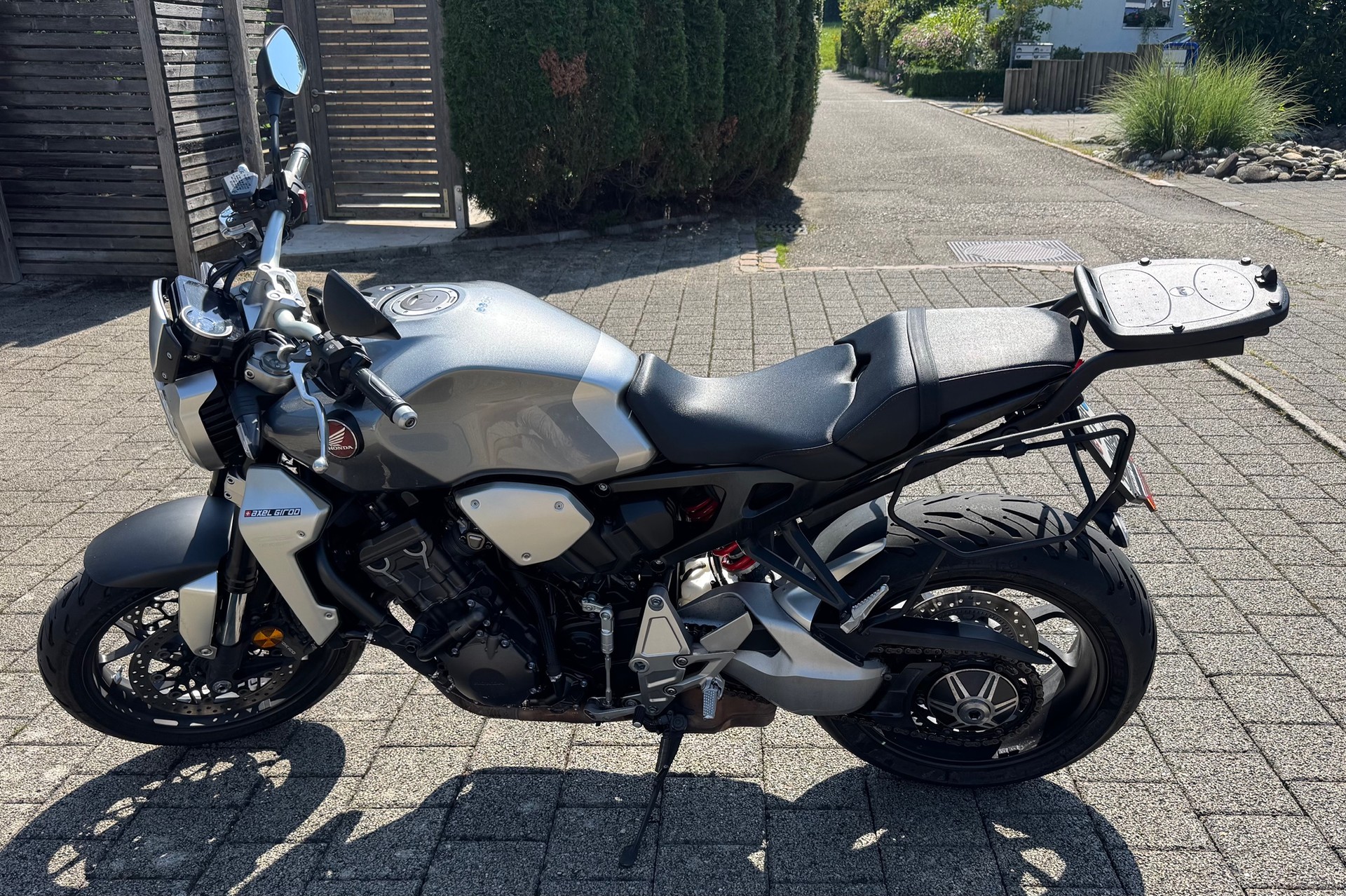 HONDA CB 1000 R-image-1