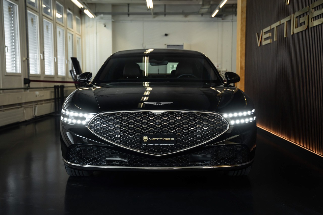 GENESIS G90 Luxury Plus-showroom-element-1