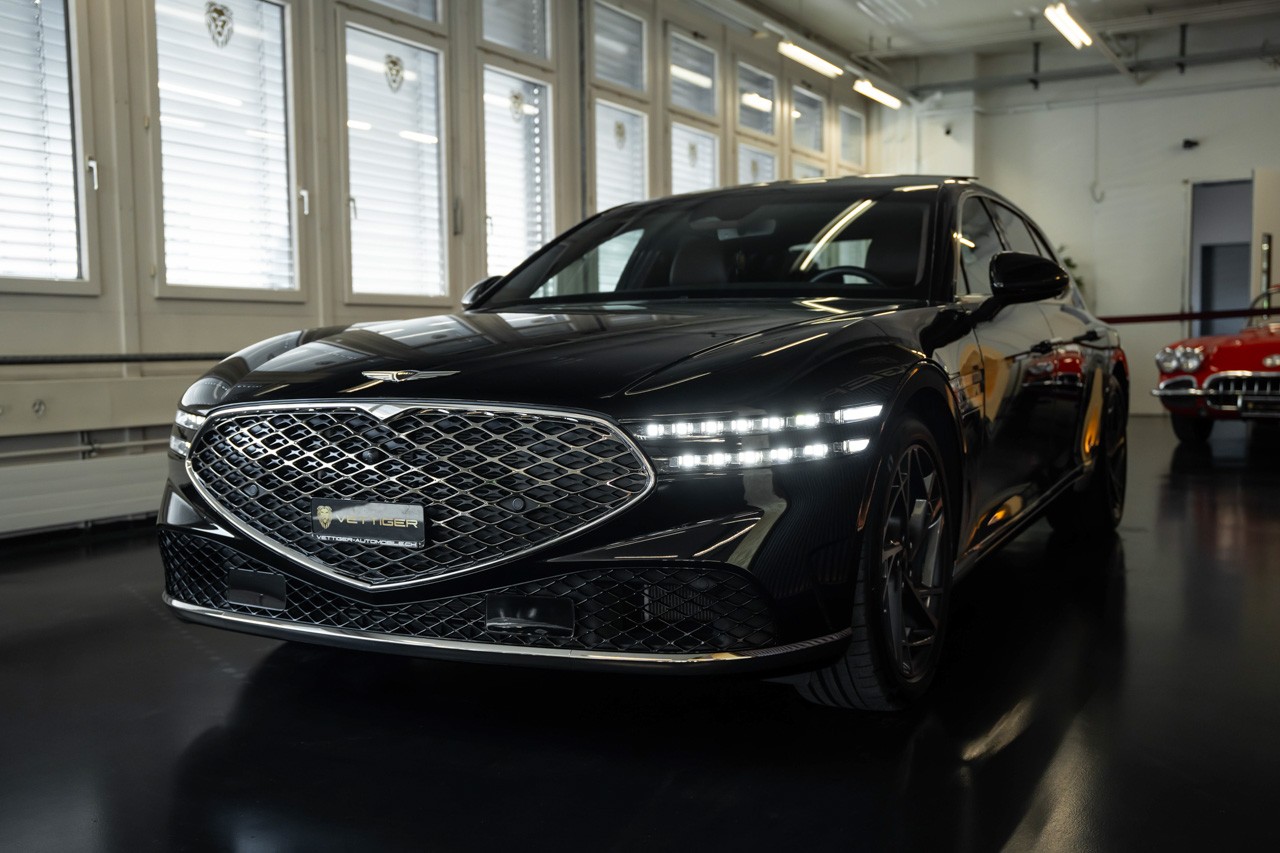 GENESIS G90 Luxury Plus-showroom-element-2