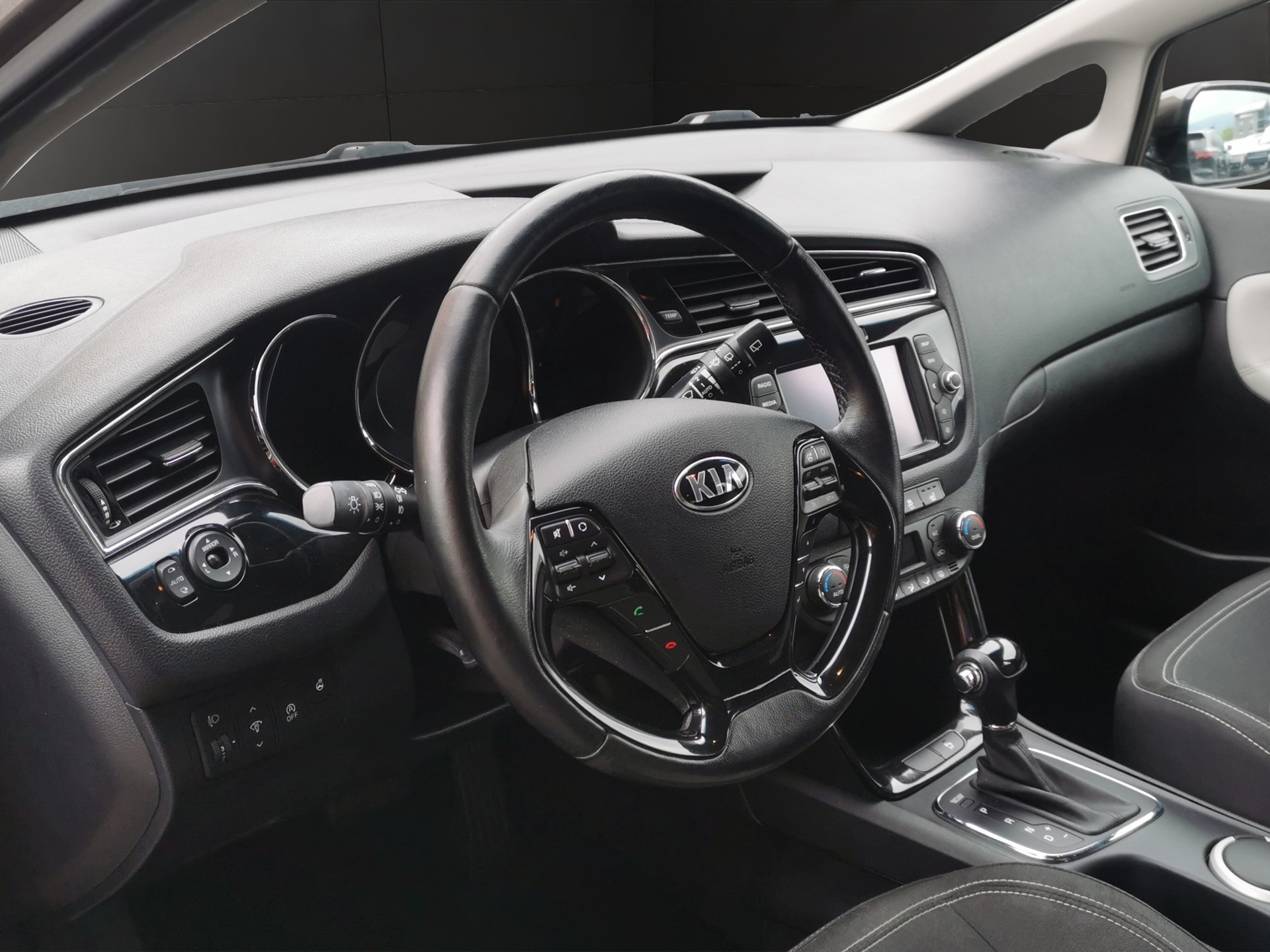 KIA Cee'd 1.6 CRDi Trend DCT-image-8