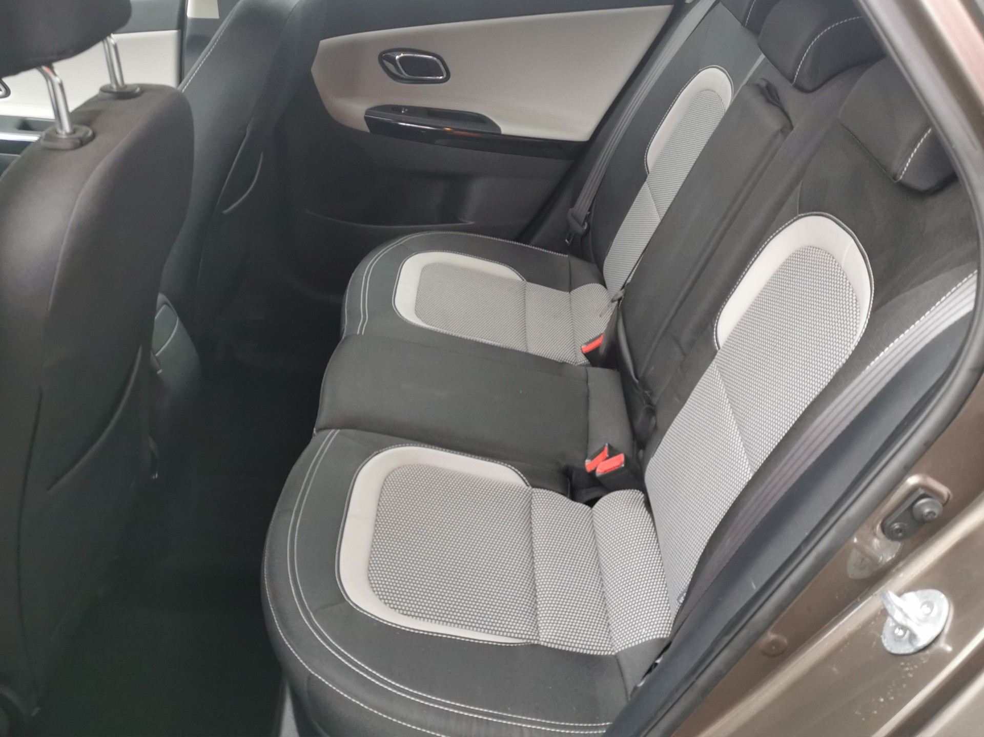 KIA Cee'd 1.6 CRDi Trend DCT-image-11