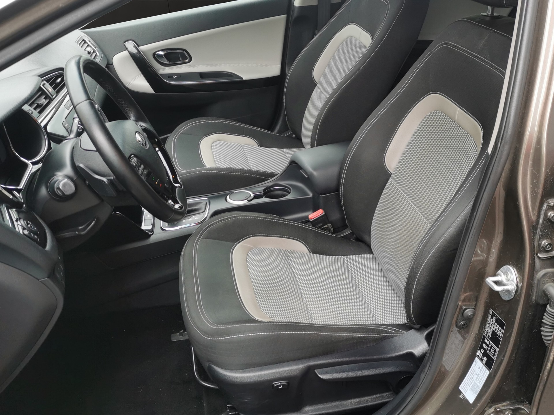 KIA Cee'd 1.6 CRDi Trend DCT-image-9