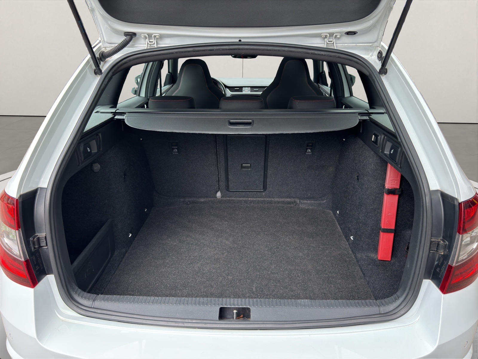 SKODA Octavia Combi 2.0 TDI RS 4x4 DSG-image-14