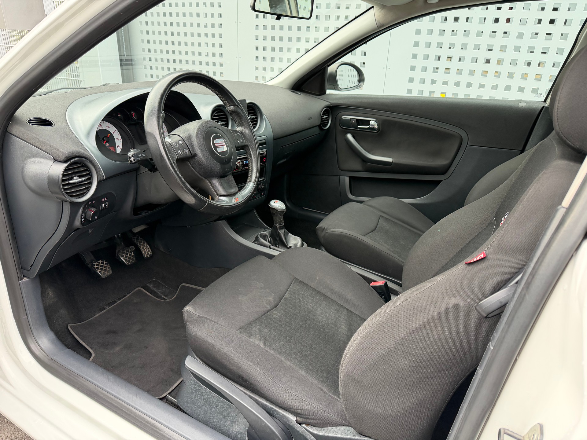 SEAT Ibiza 1.8 20V Turbo FR Joya Joker-image-15