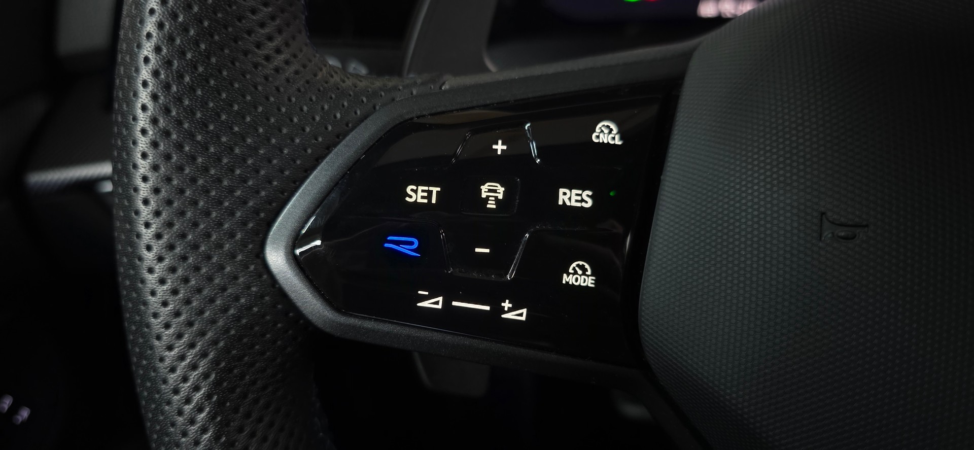 VW Golf Variant 2.0 TSI R Performance DSG 4 Motion *Lenkrad-Sitzheizung*ACC&LaneAssist*Rückfahrkamera*Ambiente*CarPlay&AndroidAuto*-image-14