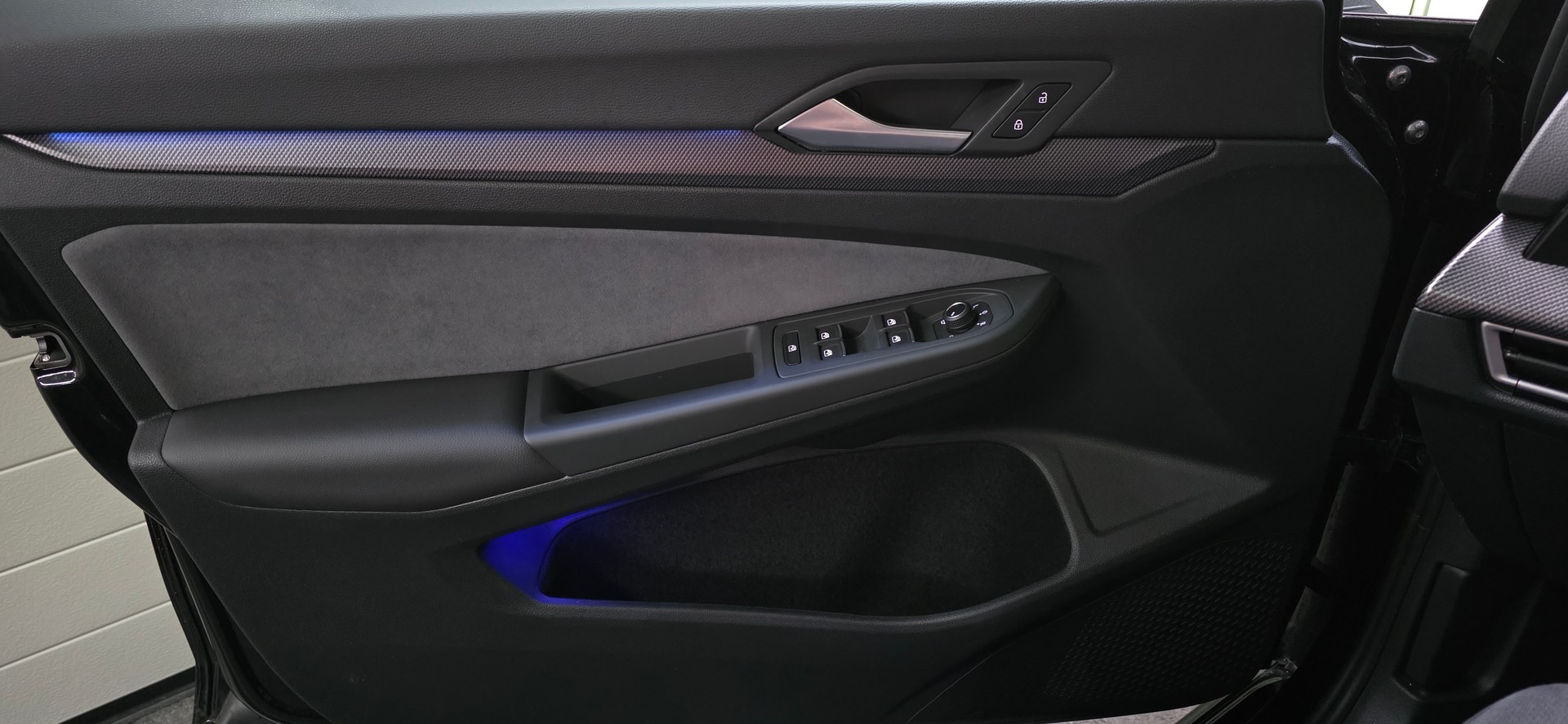 VW Golf Variant 2.0 TSI R Performance DSG 4 Motion *Lenkrad-Sitzheizung*ACC&LaneAssist*Rückfahrkamera*Ambiente*CarPlay&AndroidAuto*-image-23