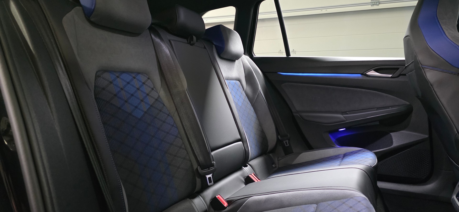 VW Golf Variant 2.0 TSI R Performance DSG 4 Motion *Lenkrad-Sitzheizung*ACC&LaneAssist*Rückfahrkamera*Ambiente*CarPlay&AndroidAuto*-image-27
