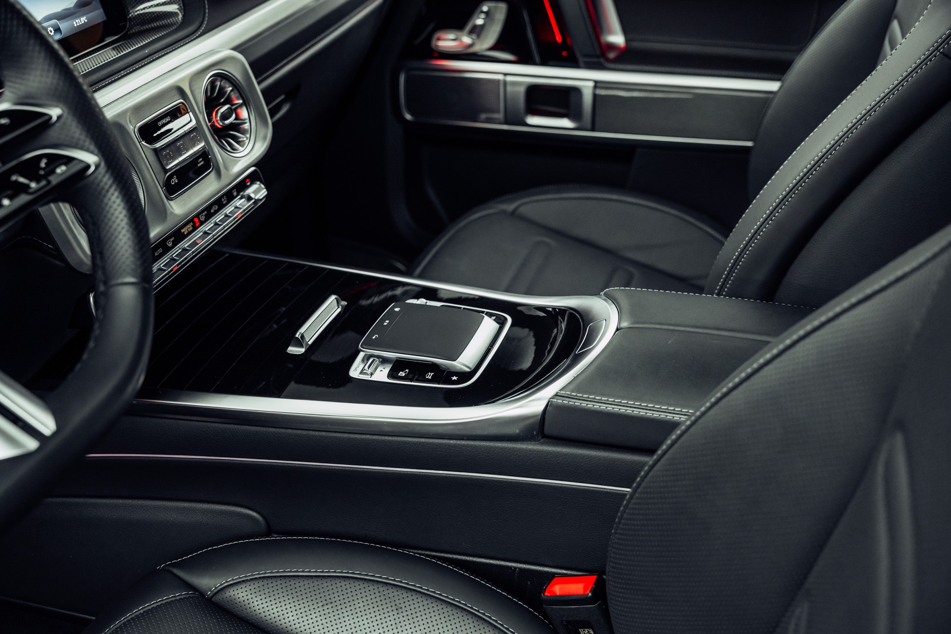 MERCEDES-BENZ G 450d AMG Line 9G-Tronic-image-14