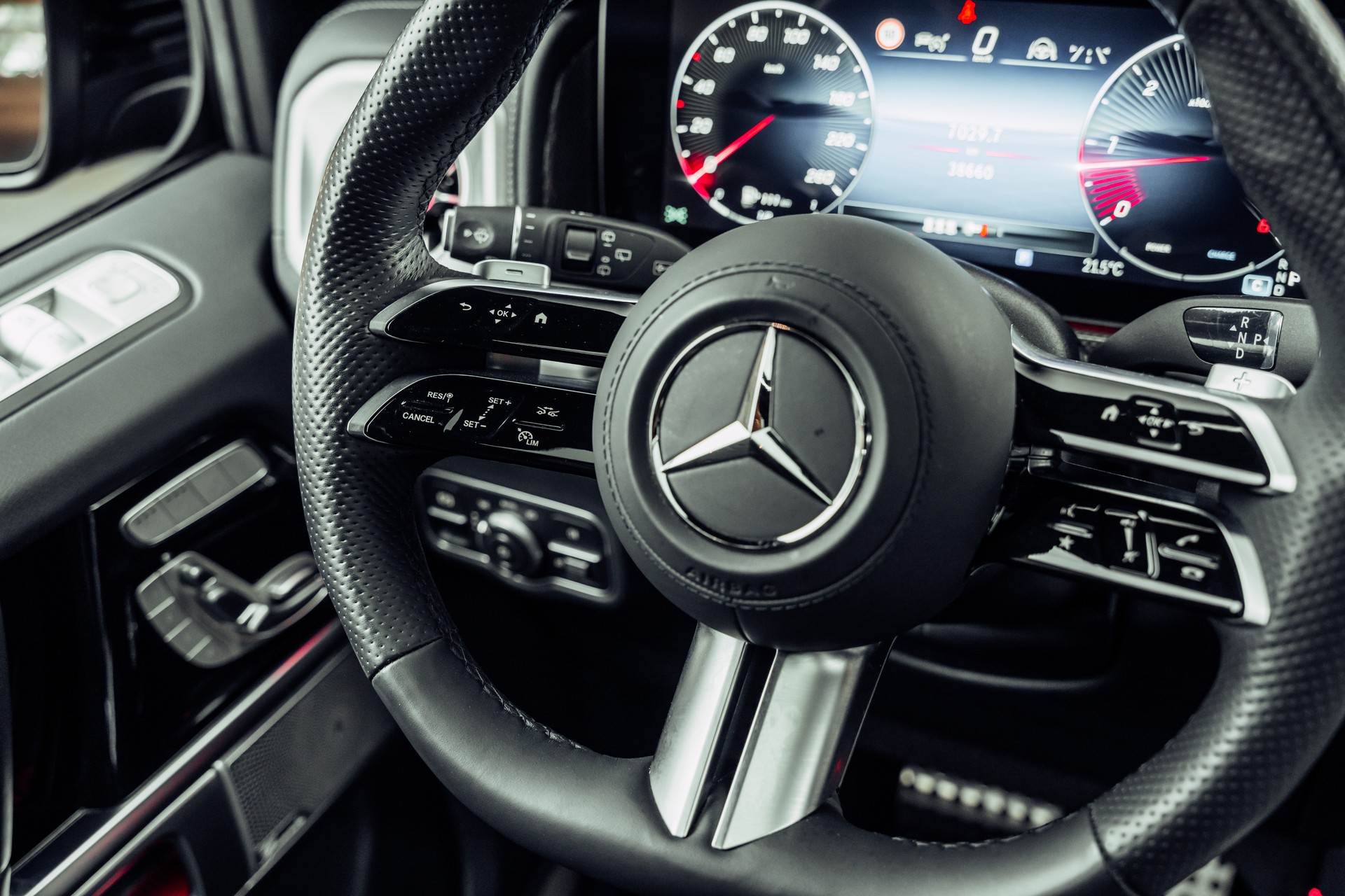 MERCEDES-BENZ G 450d AMG Line 9G-Tronic-image-18