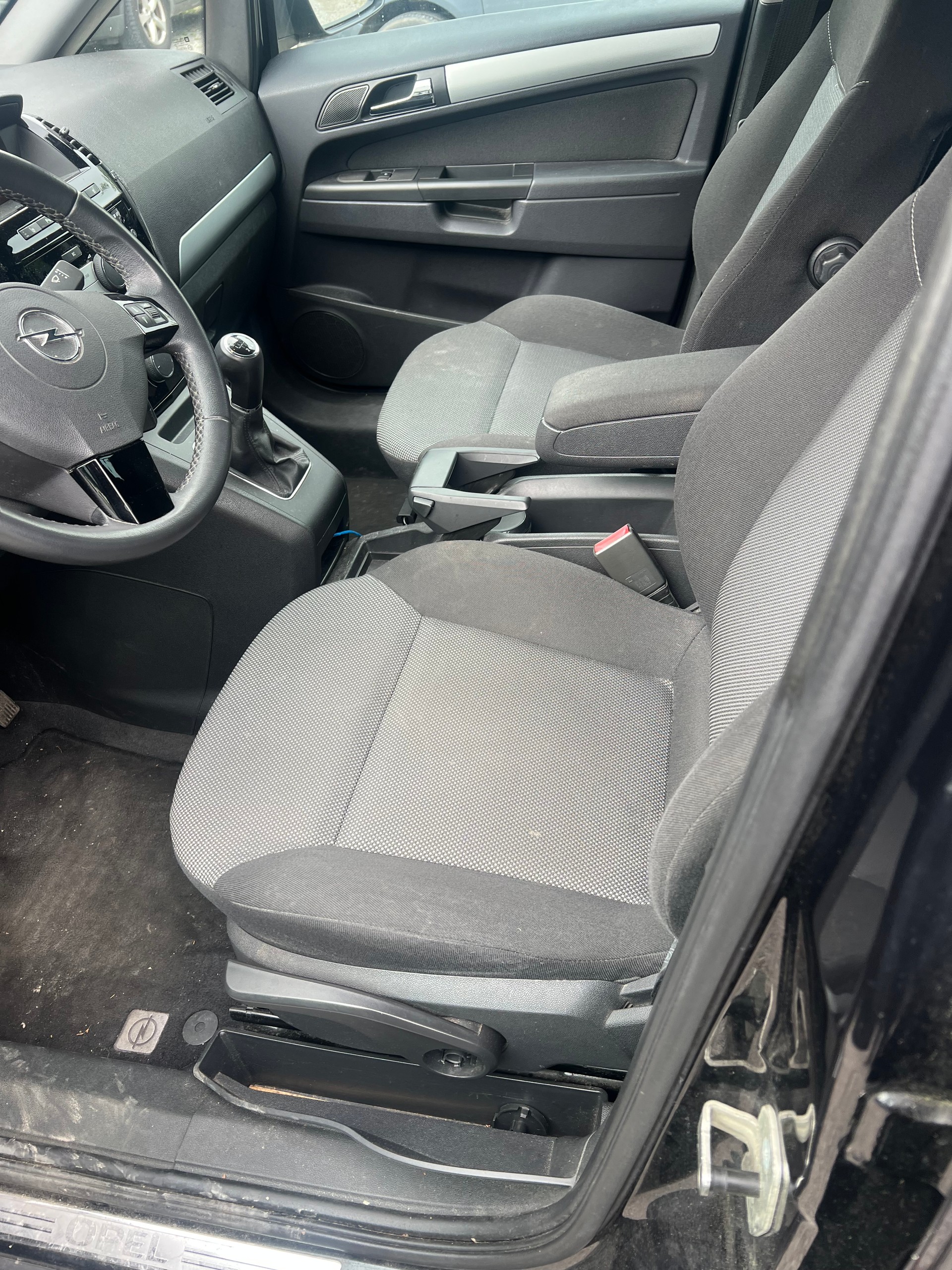 OPEL Zafira 1.7 CDTI Cosmo-image-8