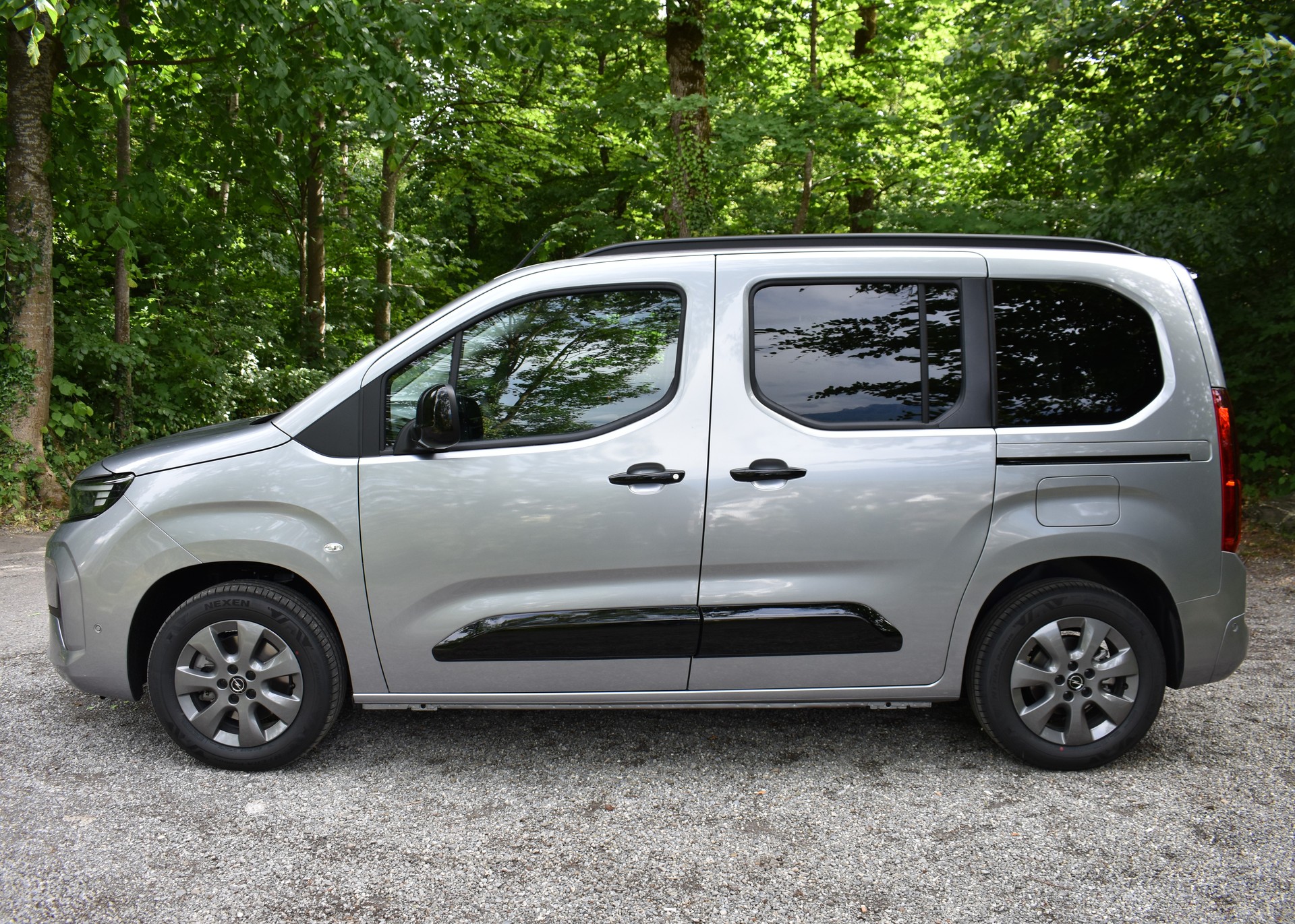 OPEL Combo 1.5 GS Automat-image-4