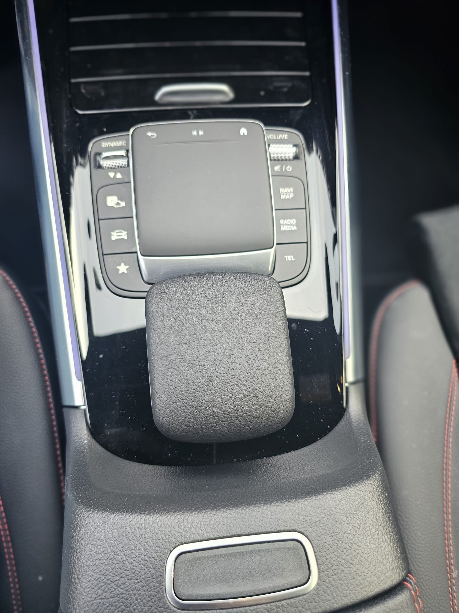 MERCEDES-BENZ GLA 250 e 8G-DCT-image-12