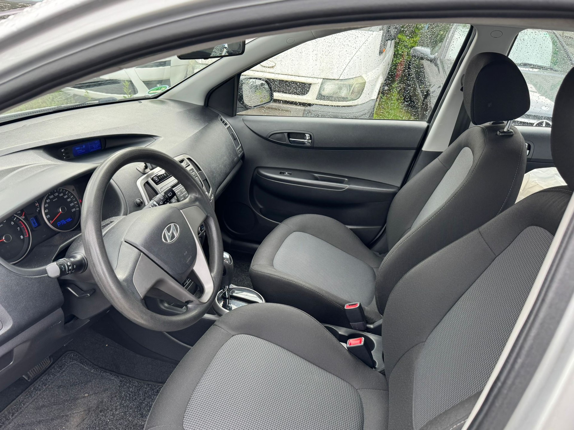 HYUNDAI i20 1.4 Premium Automatic-image-11