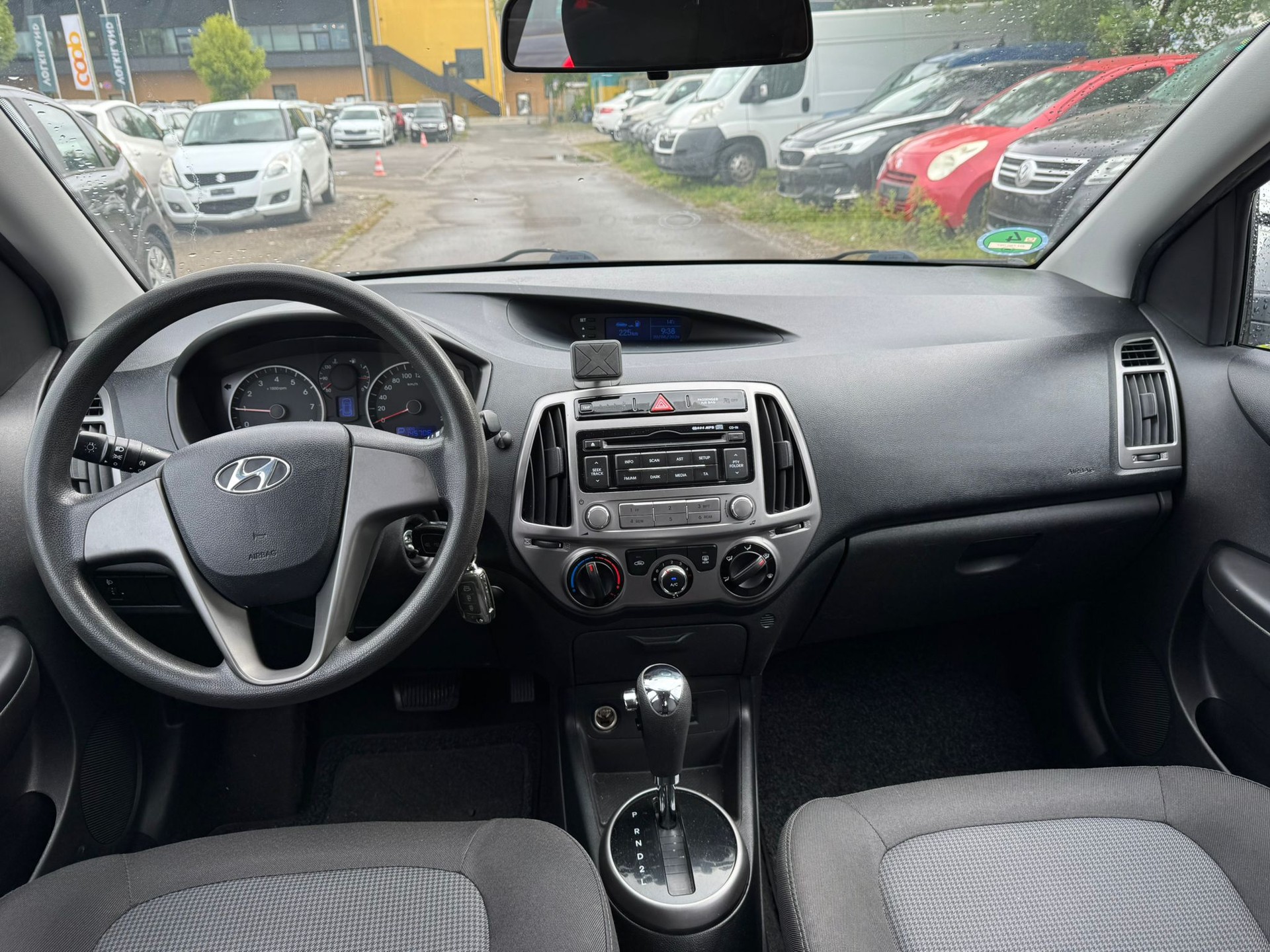 HYUNDAI i20 1.4 Premium Automatic-image-14