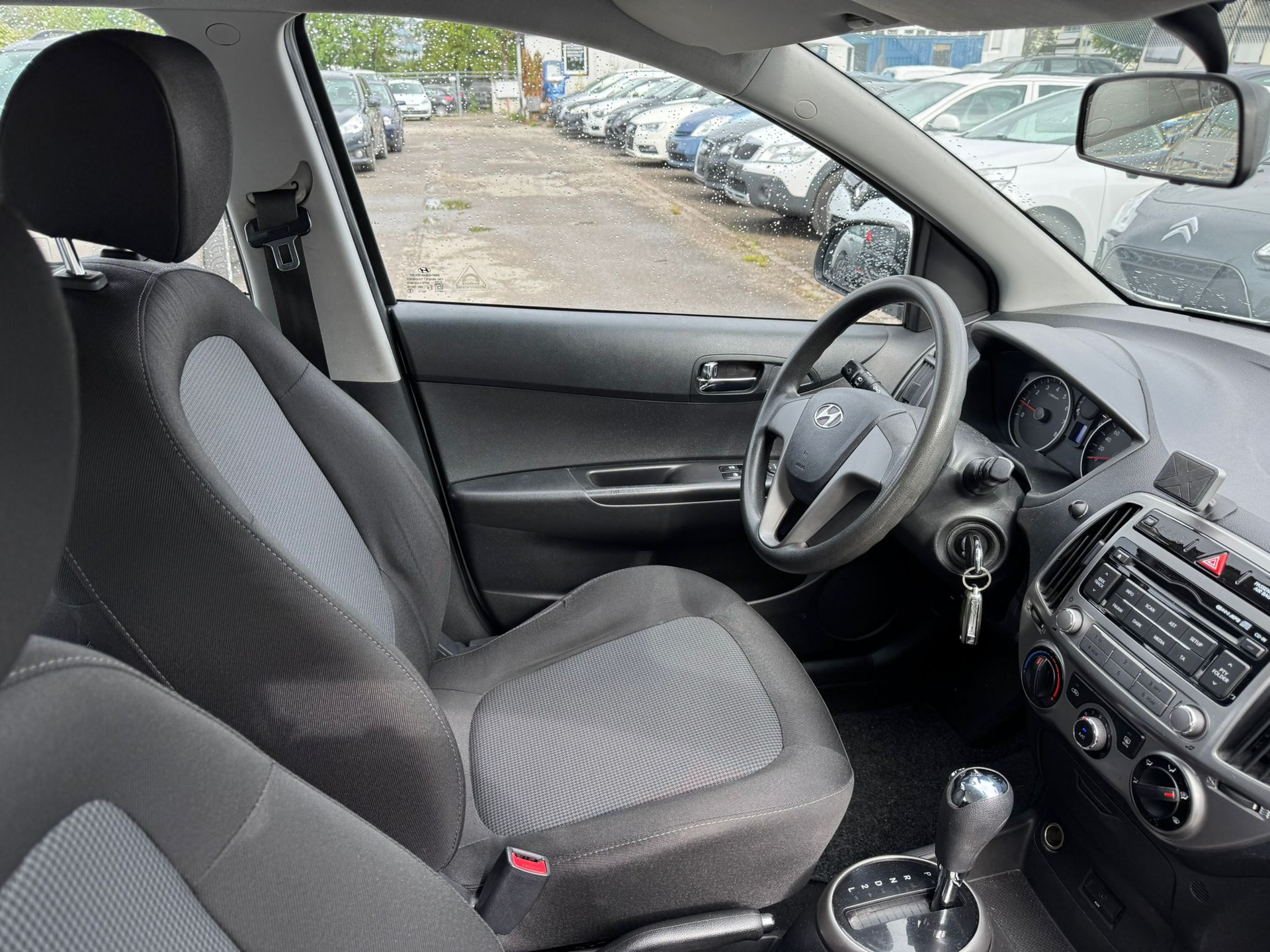 HYUNDAI i20 1.4 Premium Automatic-image-9