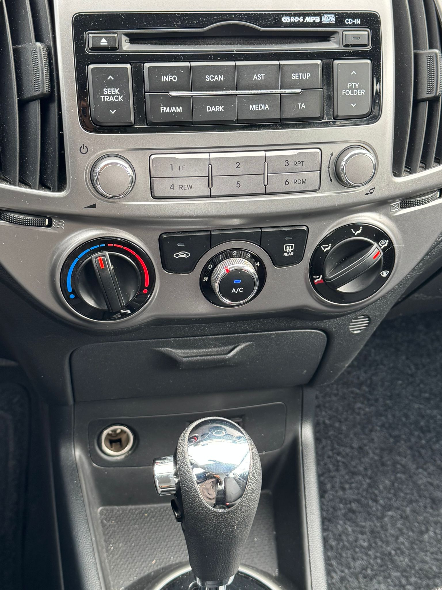 HYUNDAI i20 1.4 Premium Automatic-image-10